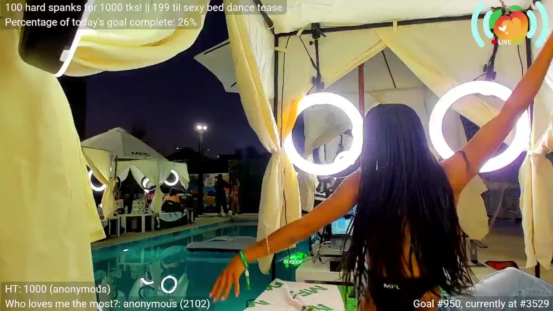 Gallery image thumbnail from SweetMango's myfreecams stream on, 10/07/2025, 02:53 image 12 of 20