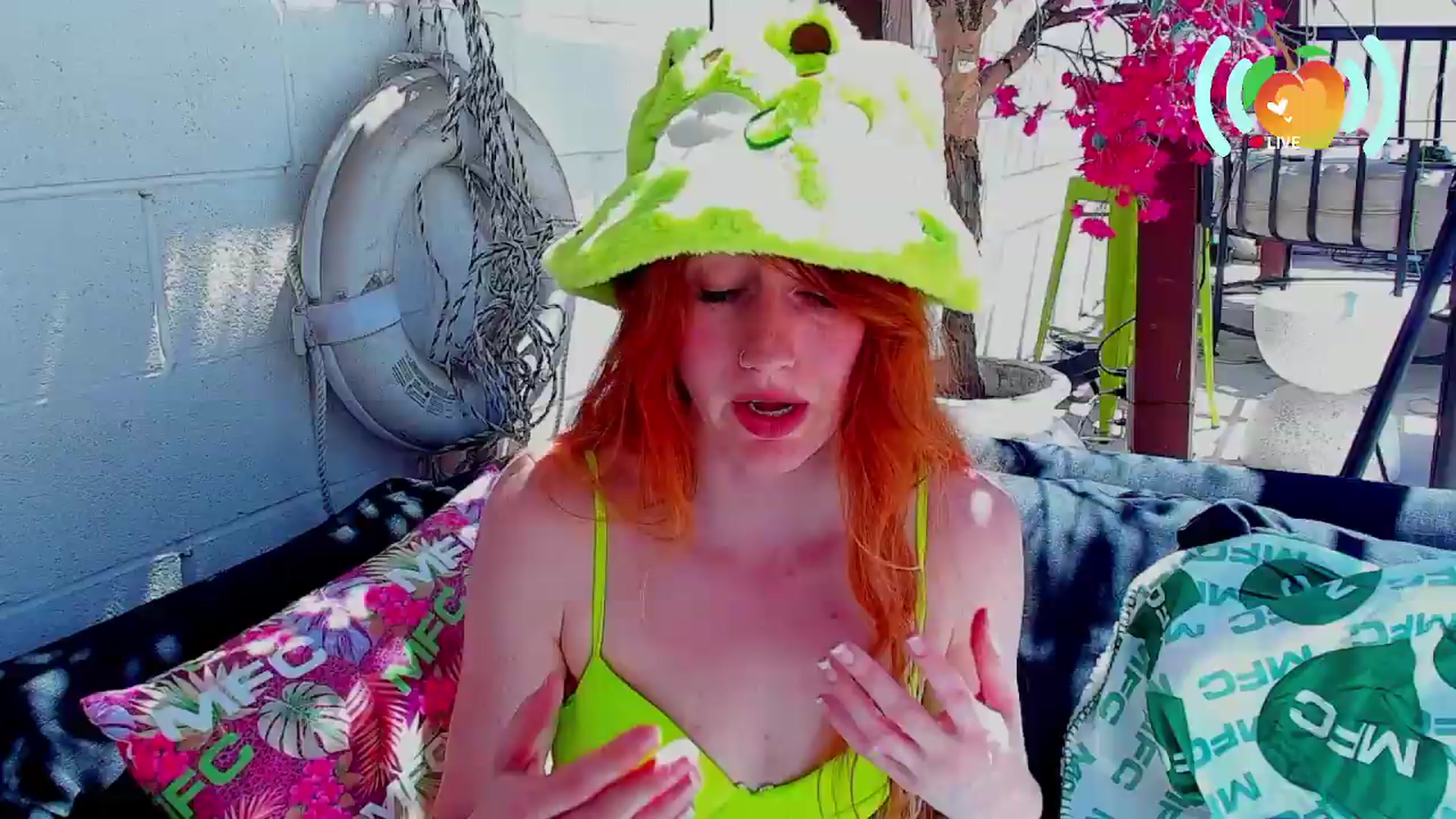 Gallery image thumbnail from SweetMango's myfreecams stream on, 05/19/2026, 21:26 image 16 of 20