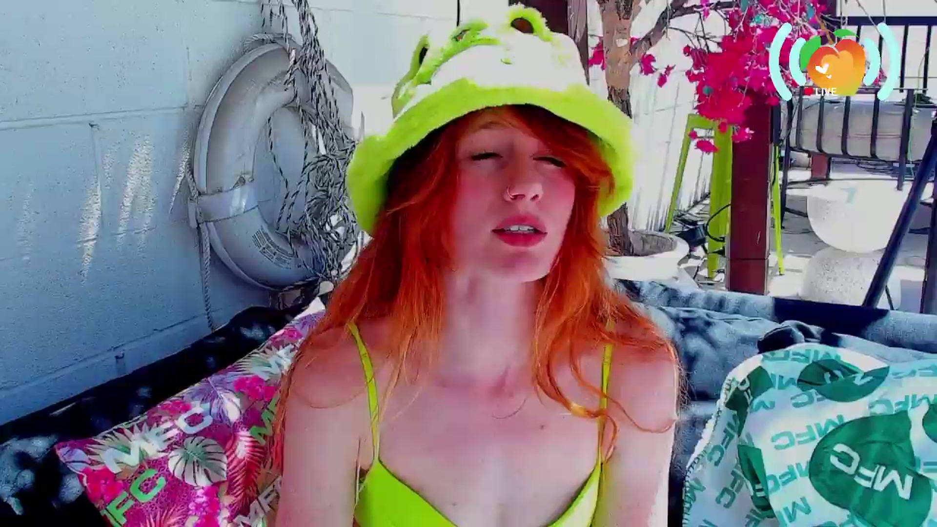 Gallery image thumbnail from SweetMango's myfreecams stream on, 05/19/2026, 21:26 image 17 of 20