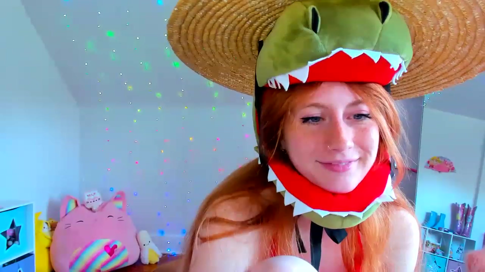 Gallery image thumbnail from SweetMango_'s myfreecams stream on, 05/09/2023, 17:39 image 20 of 20