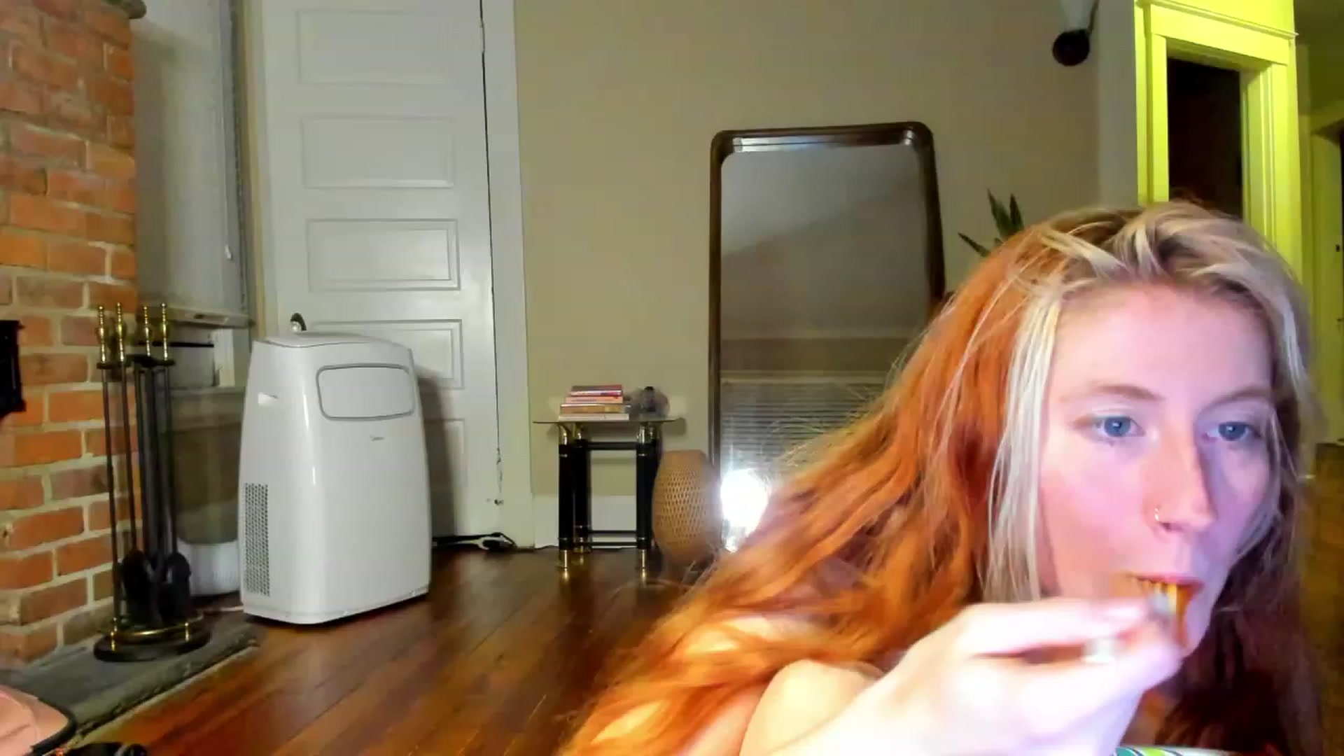 Gallery image thumbnail from SweetMango_'s myfreecams stream on, 11/07/2023, 07:00 image 14 of 20