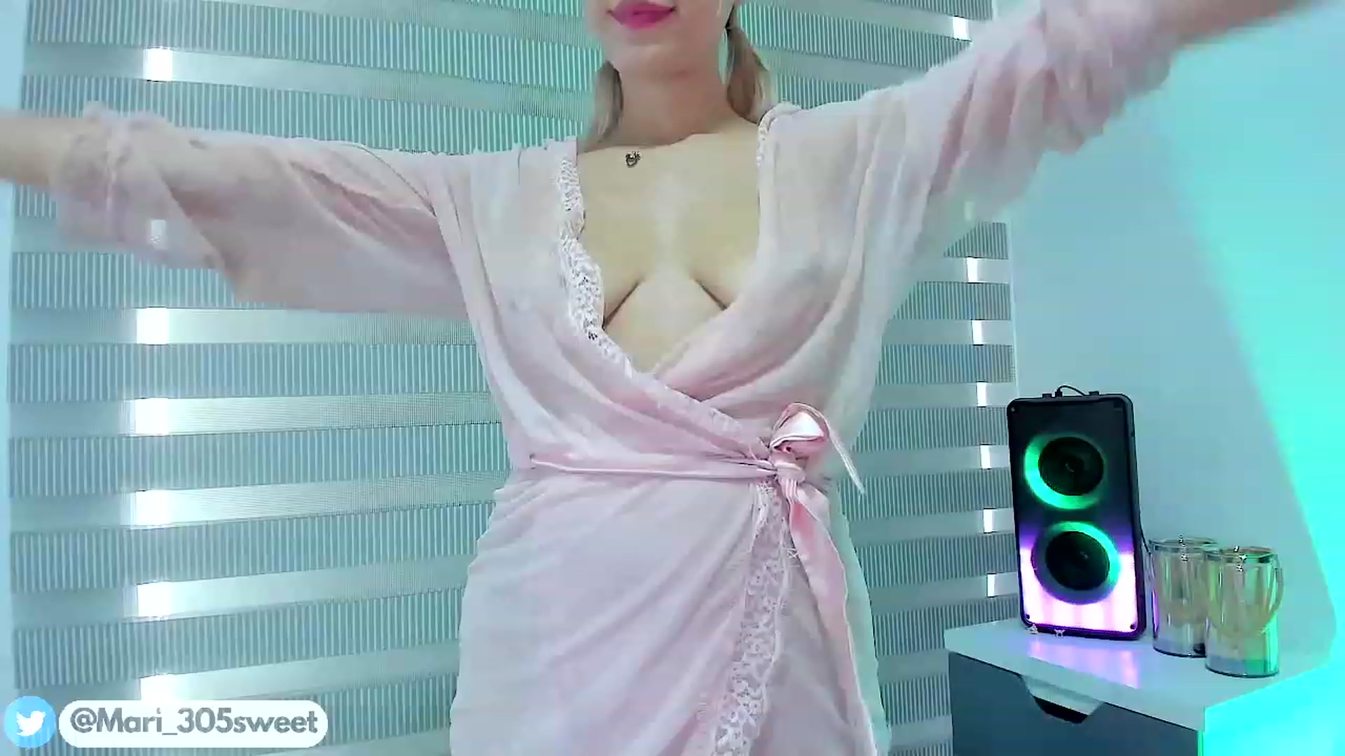Gallery image thumbnail from SweetMar23's myfreecams stream on, 08/17/2023, 15:10 image 4 of 20