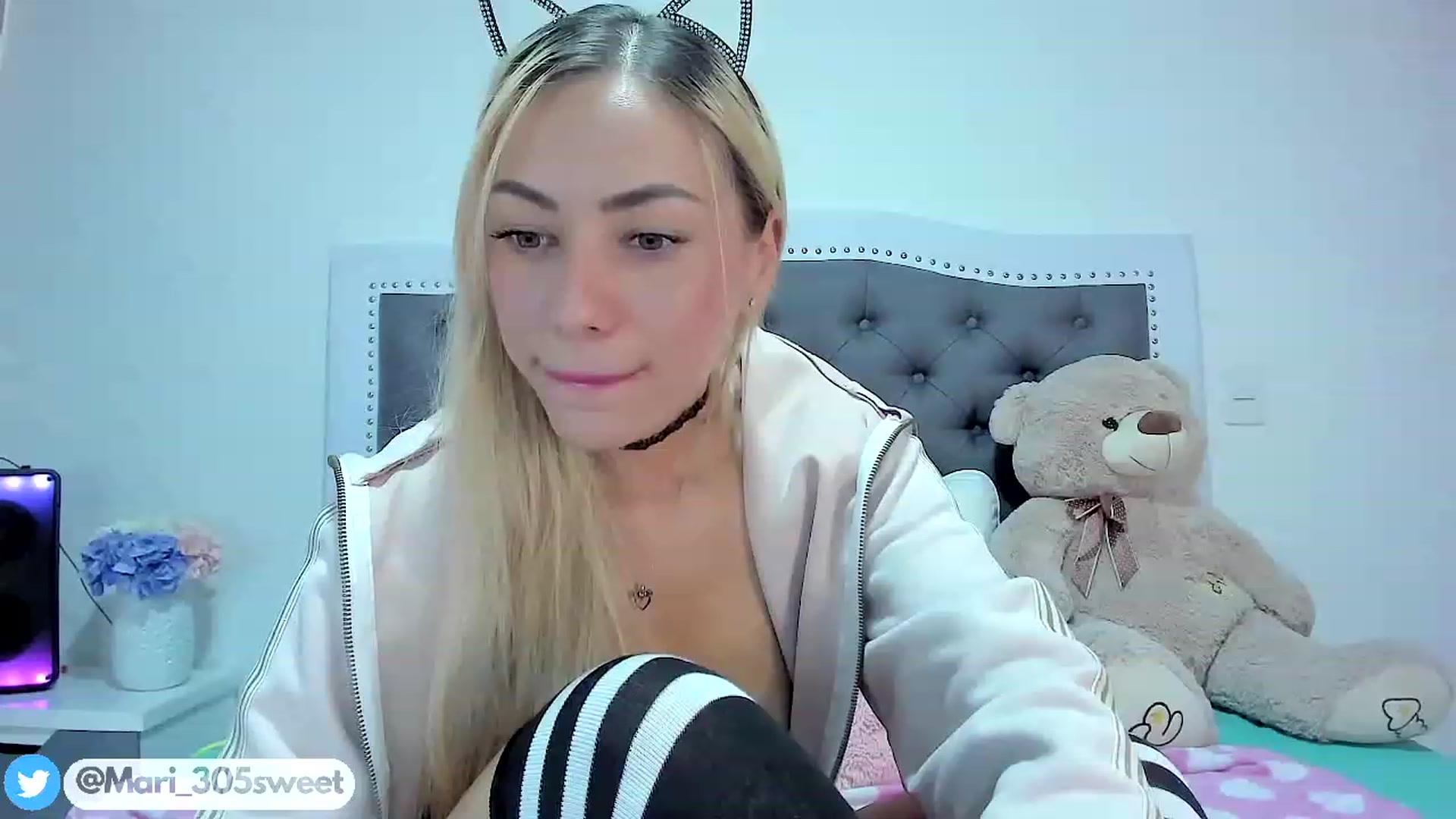 Gallery image thumbnail from SweetMar23's myfreecams stream on, 08/22/2023, 15:37 image 3 of 20
