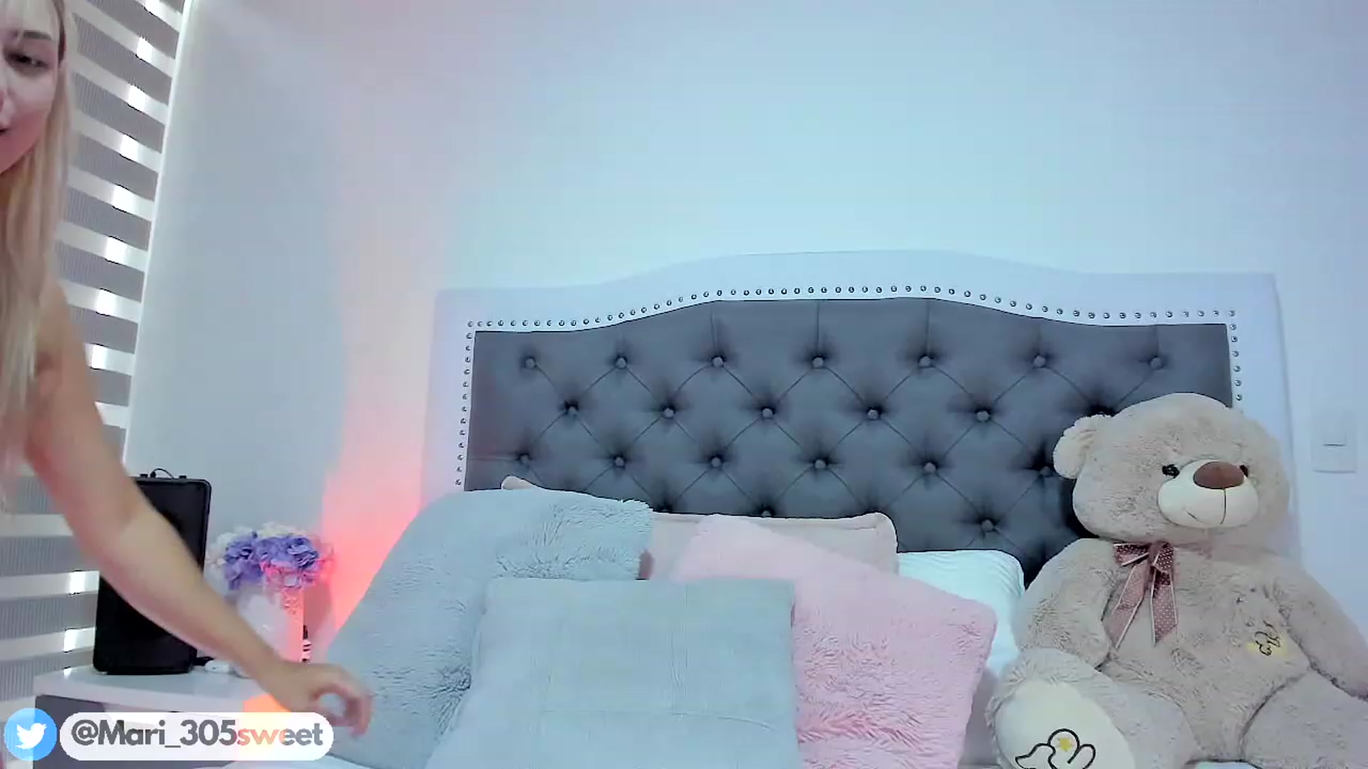 Gallery image thumbnail from SweetMar23's myfreecams stream on, 09/26/2023, 19:36 image 4 of 20