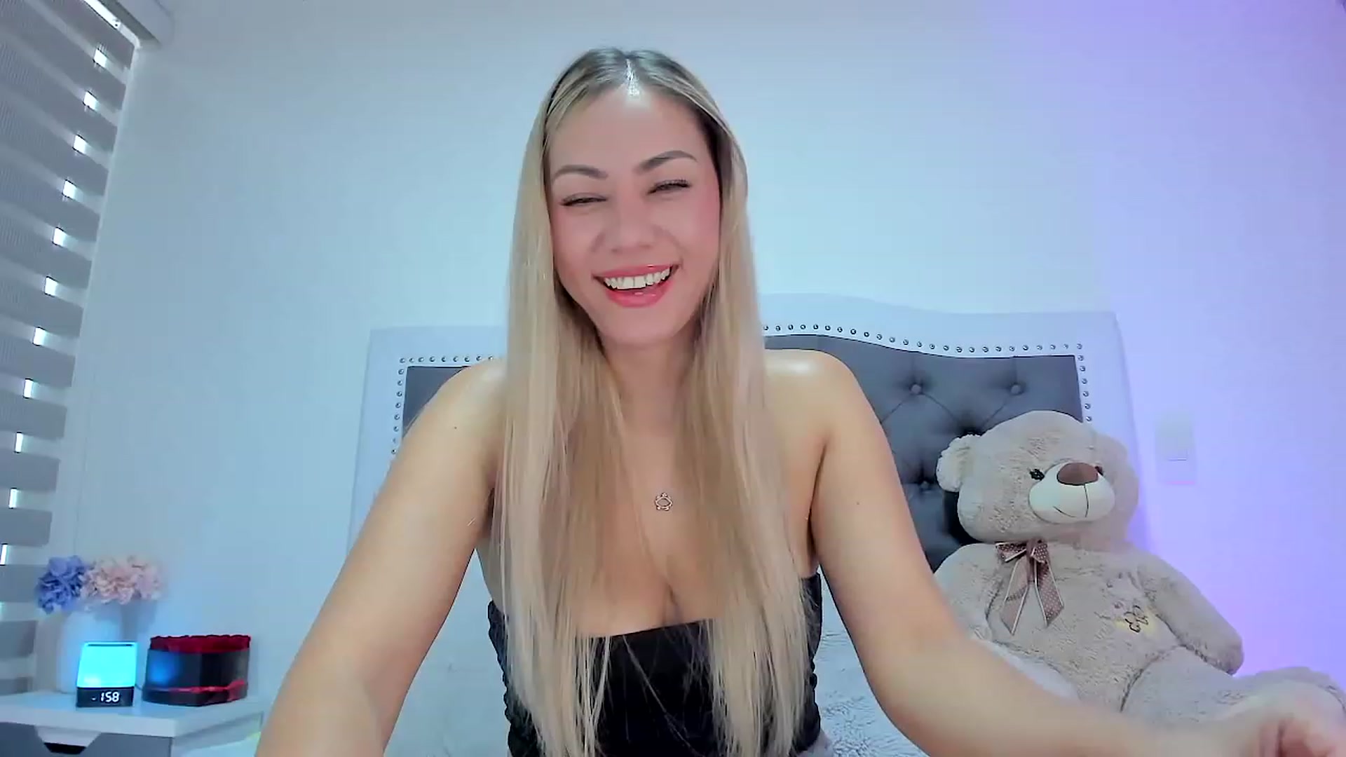 Gallery image thumbnail from SweetMar23's myfreecams stream on, 01/17/2024, 14:33 image 11 of 20
