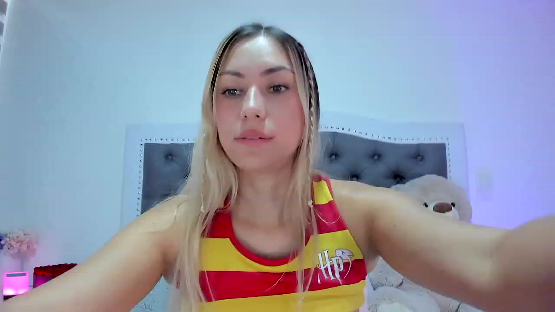 Gallery image thumbnail from SweetMar23's myfreecams stream on, 02/08/2024, 17:37 image 17 of 20