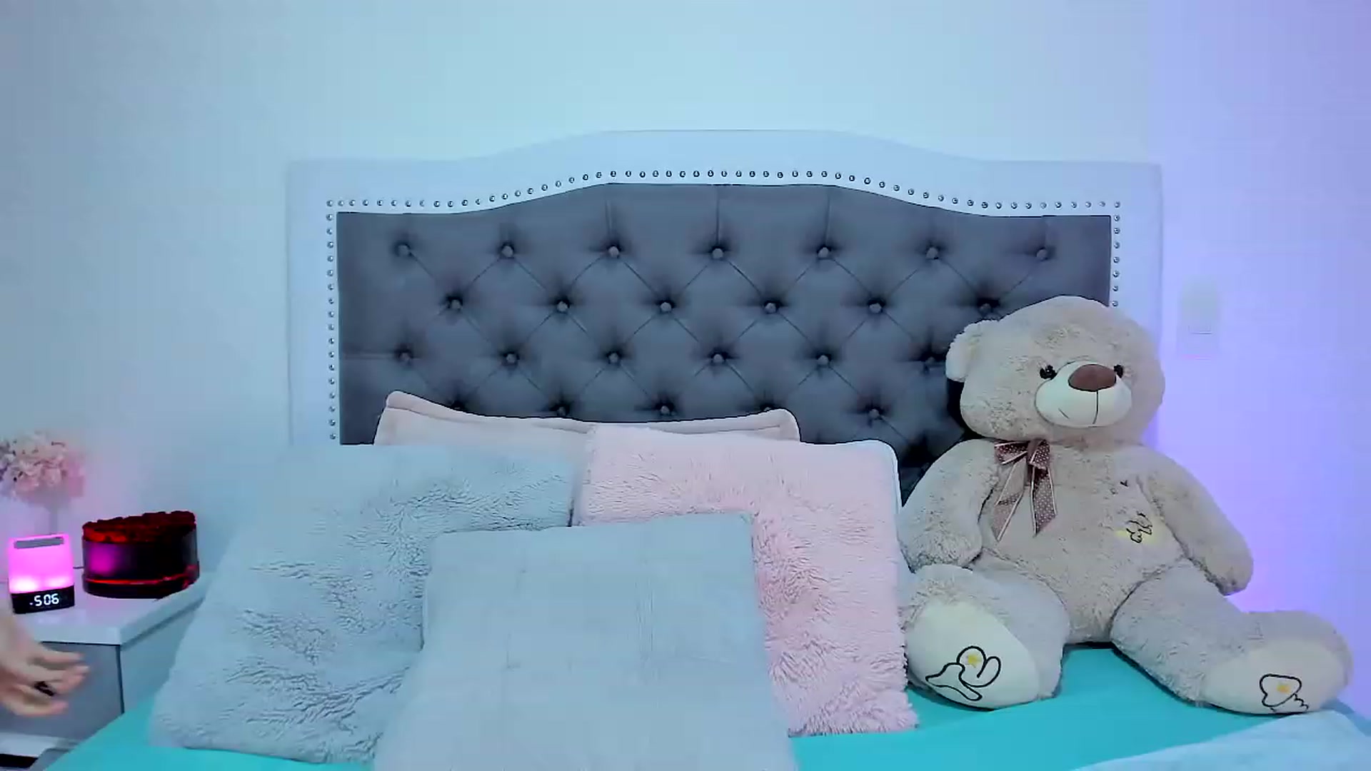 Gallery image thumbnail from SweetMar23's myfreecams stream on, 02/08/2024, 17:37 image 16 of 20
