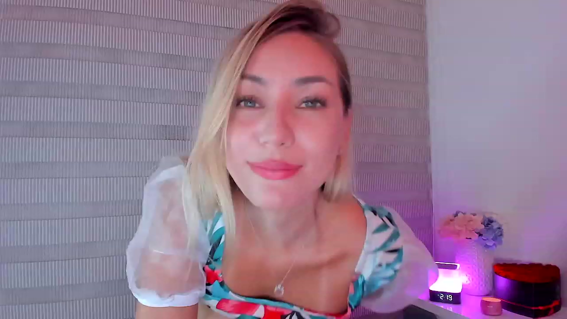 Gallery image thumbnail from SweetMar23's myfreecams stream on, 03/12/2024, 02:53 image 13 of 20