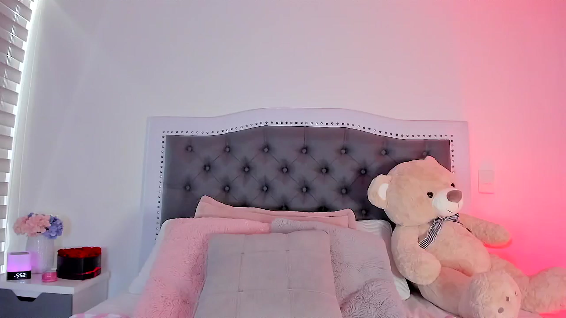 Gallery image thumbnail from SweetMar23's myfreecams stream on, 03/17/2024, 20:46 image 12 of 20