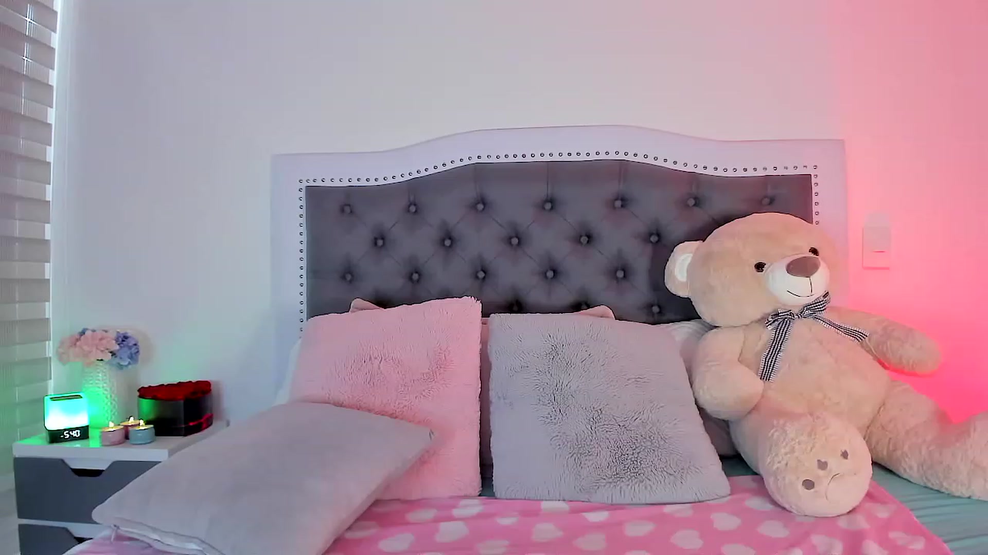 Gallery image thumbnail from SweetMar23's myfreecams stream on, 03/20/2024, 18:26 image 16 of 20