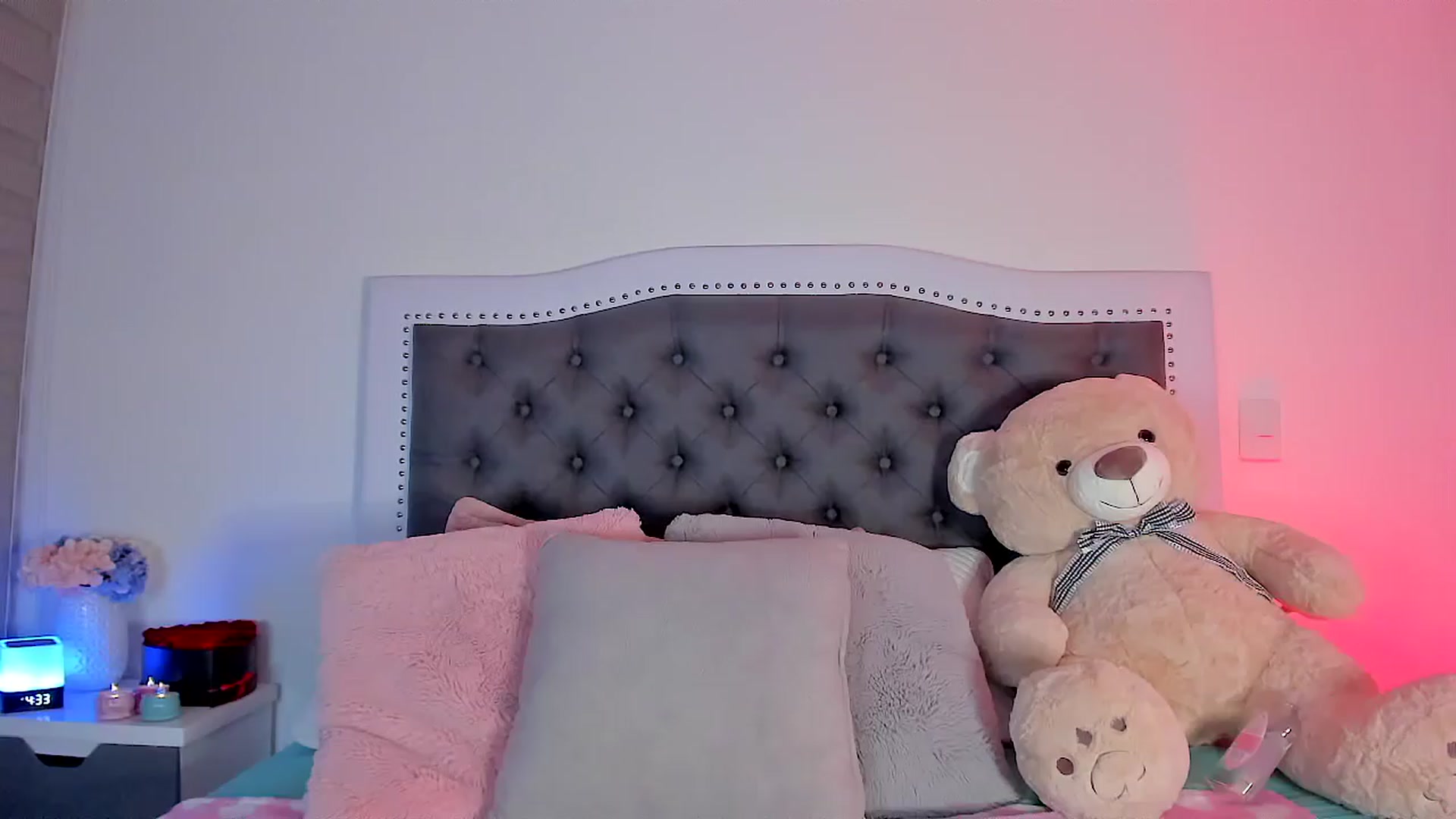 Gallery image thumbnail from SweetMar23's myfreecams stream on, 03/23/2024, 05:51 image 15 of 20
