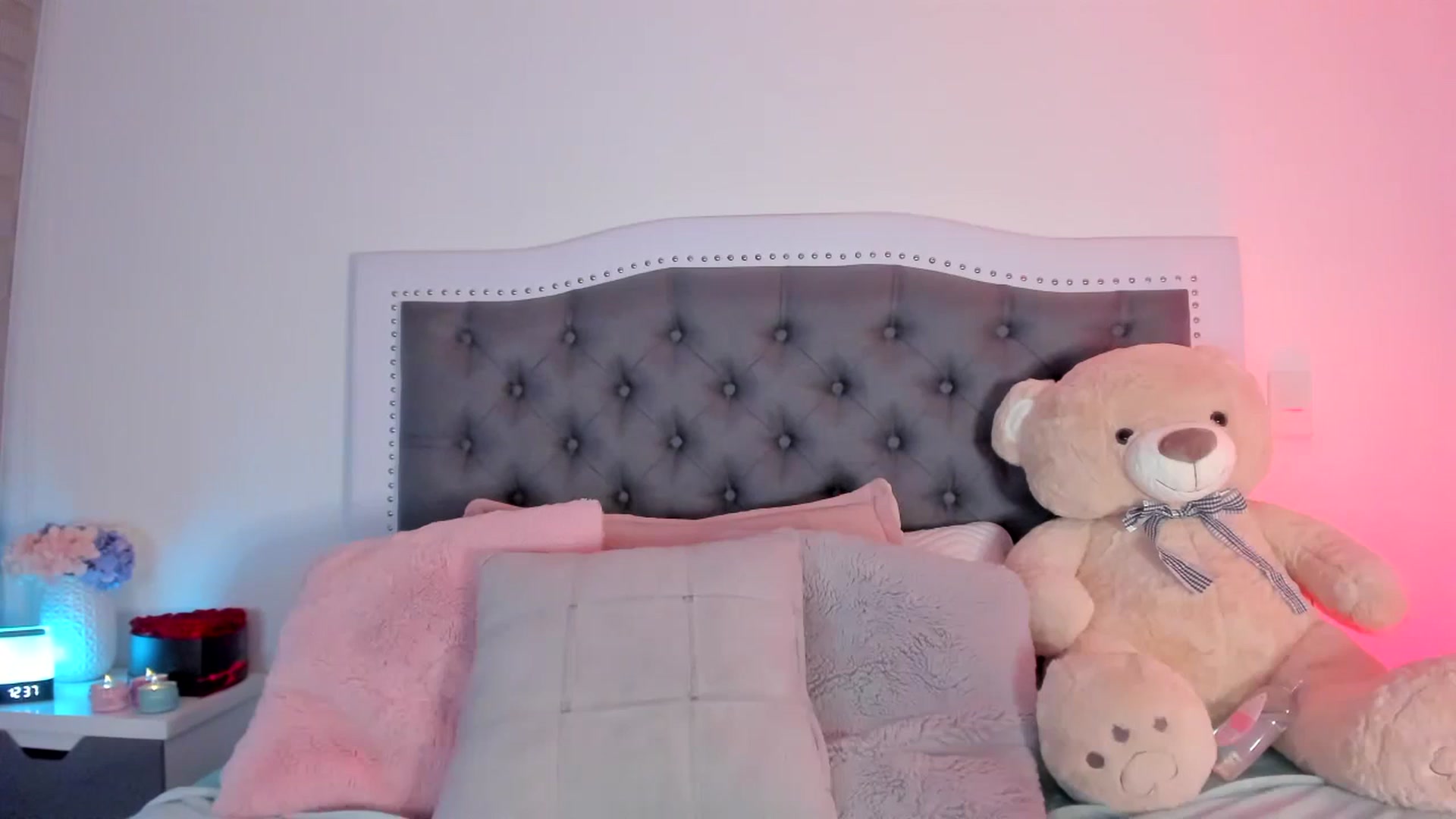 Gallery image thumbnail from SweetMar23's myfreecams stream on, 03/24/2024, 05:48 image 18 of 20