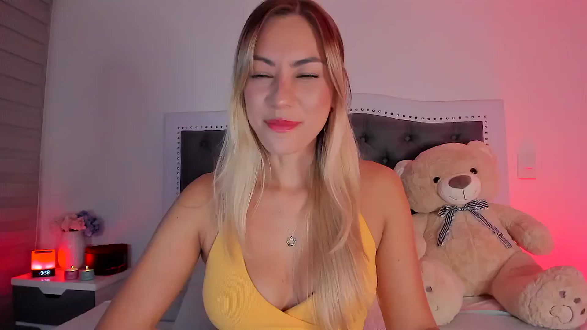 Gallery image thumbnail from SweetMar23's myfreecams stream on, 04/09/2024, 04:16 image 3 of 20