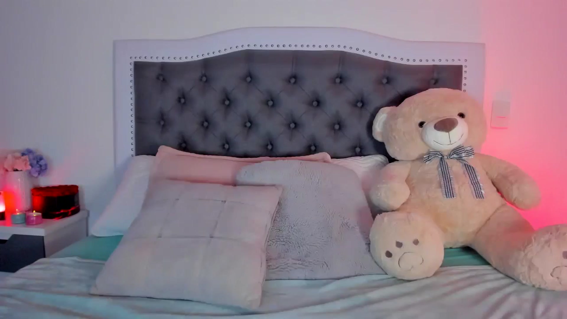 Gallery image thumbnail from SweetMar23's myfreecams stream on, 04/16/2024, 07:31 image 7 of 20
