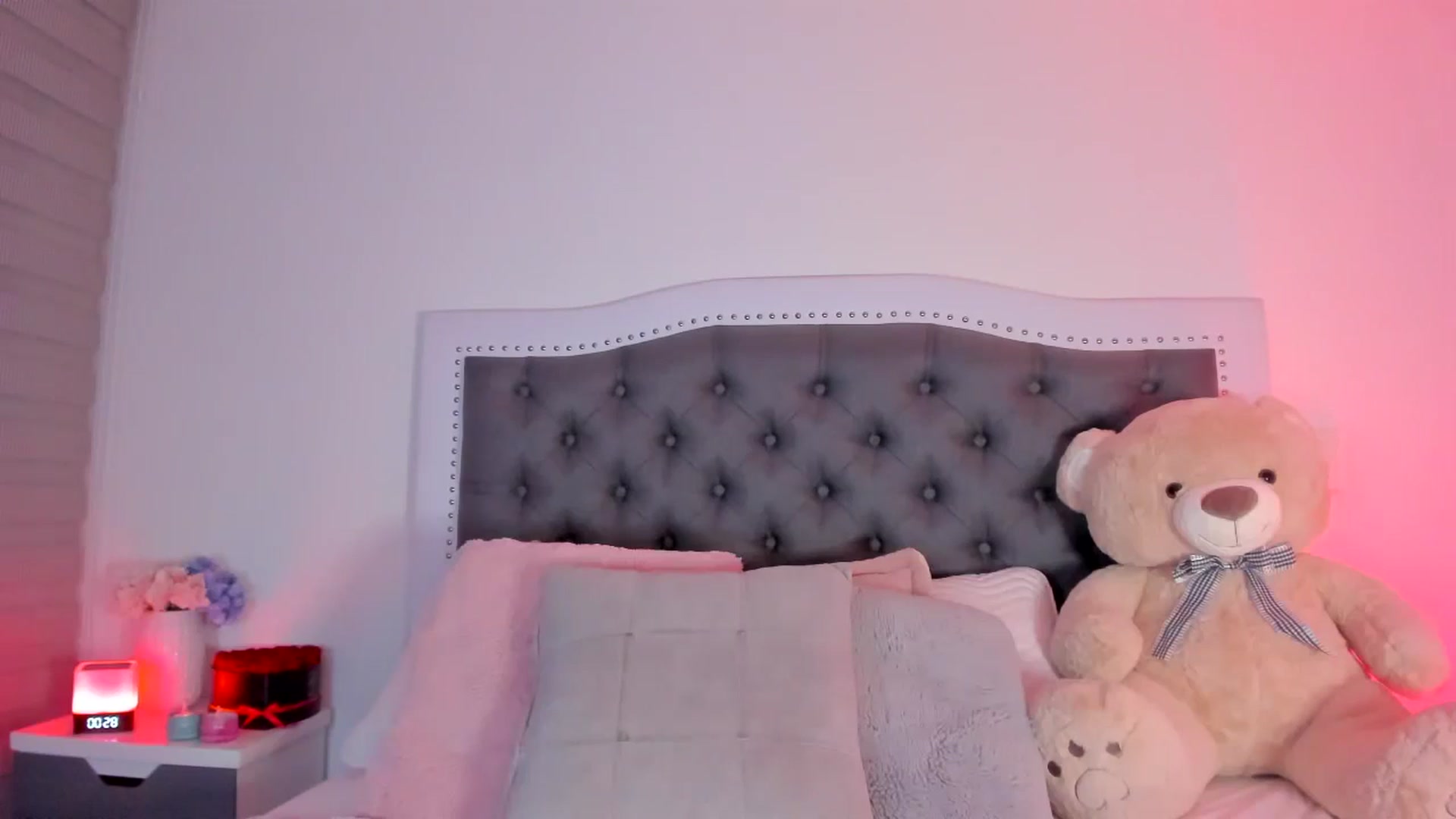 Gallery image thumbnail from SweetMar23's myfreecams stream on, 04/24/2024, 06:31 image 8 of 20