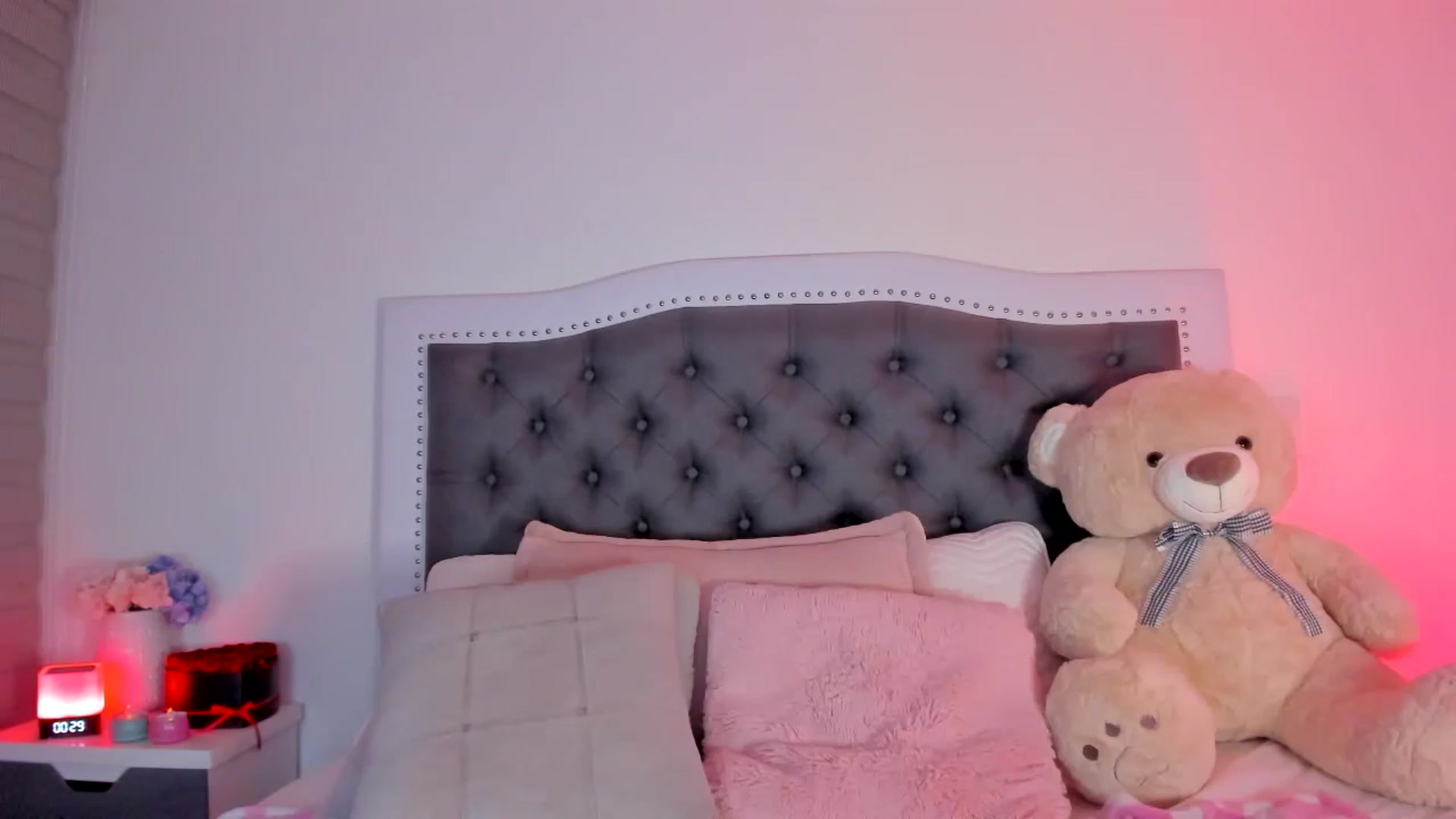 Gallery image thumbnail from SweetMar23's myfreecams stream on, 04/26/2024, 06:40 image 14 of 20