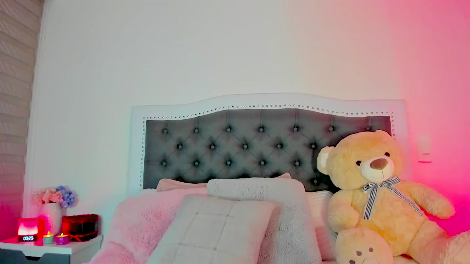 Gallery image thumbnail from SweetMar23's myfreecams stream on, 04/28/2024, 05:36 image 9 of 20