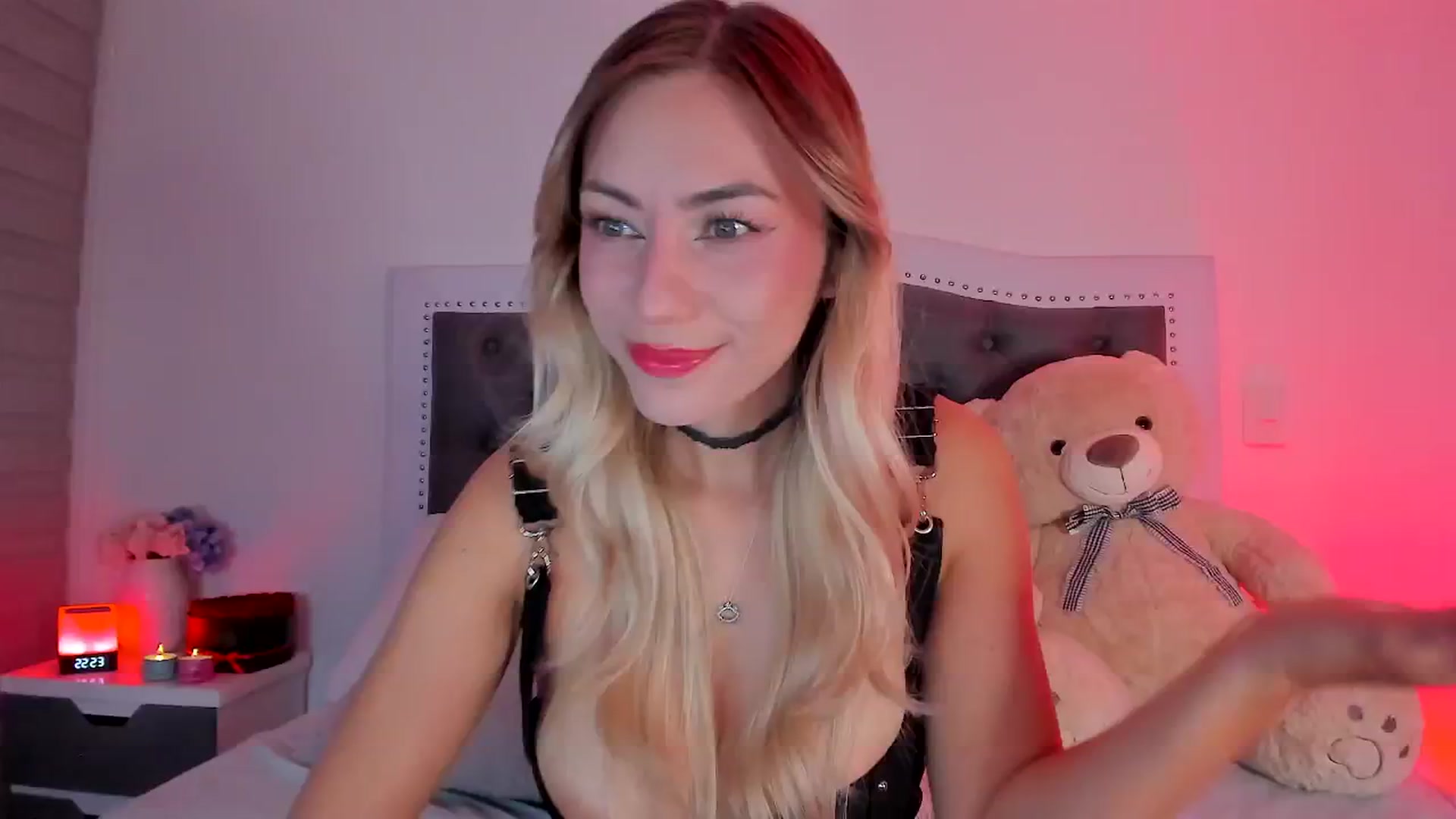 Gallery image thumbnail from SweetMar23's myfreecams stream on, 04/29/2024, 04:08 image 1 of 20