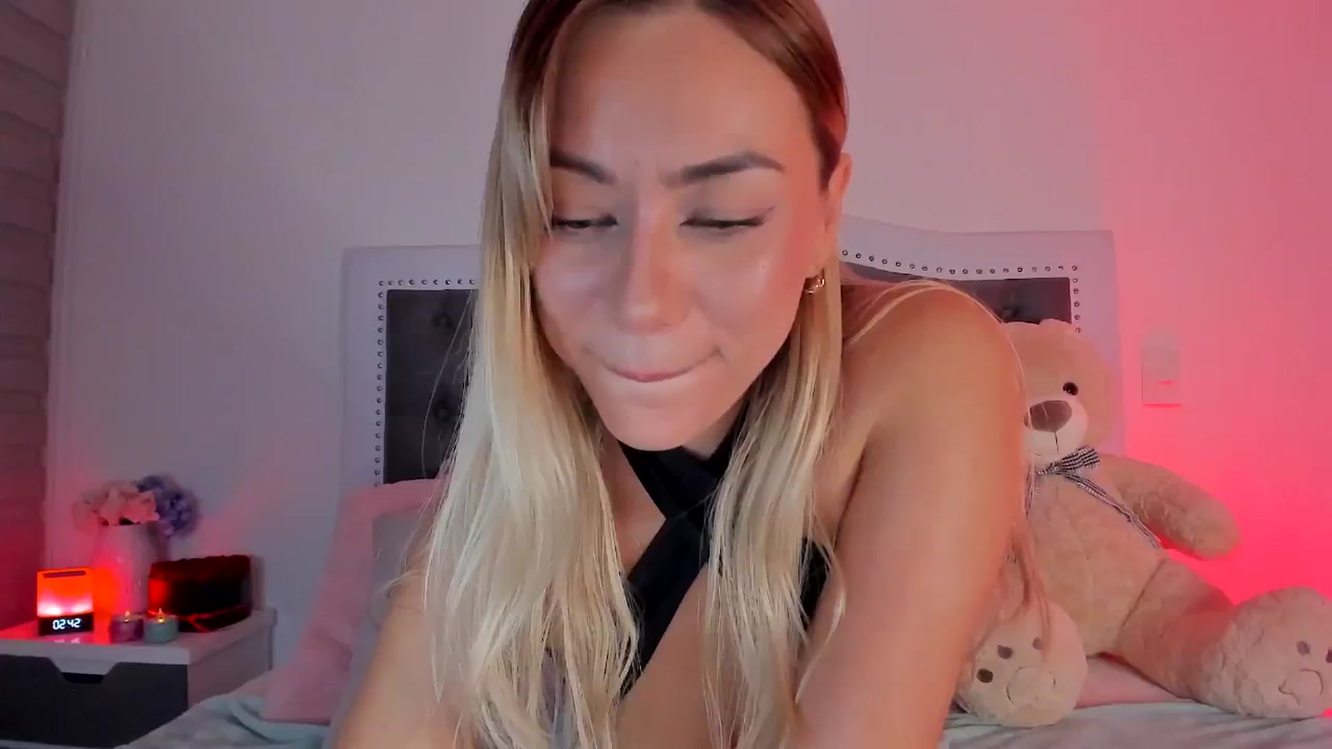 Gallery image thumbnail from SweetMar23's myfreecams stream on, 05/05/2024, 08:40 image 12 of 20