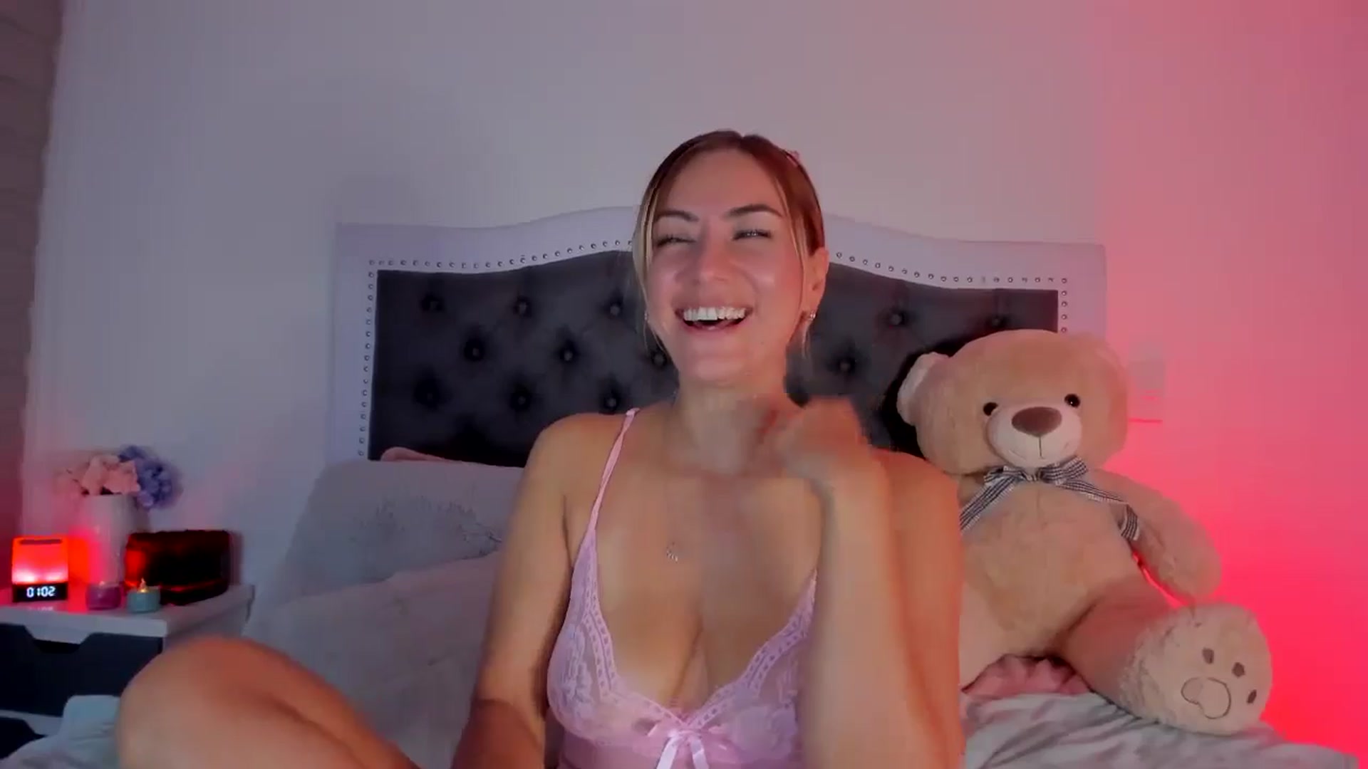 Gallery image thumbnail from SweetMar23's myfreecams stream on, 05/07/2024, 08:15 image 10 of 20