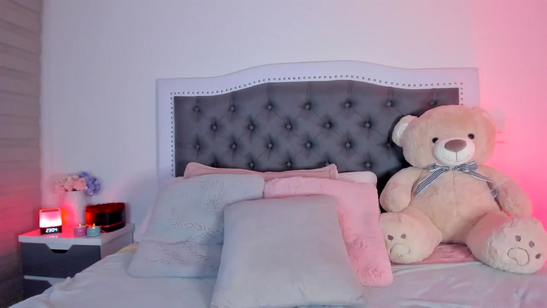 Gallery image thumbnail from SweetMar23's myfreecams stream on, 05/08/2024, 06:15 image 2 of 20