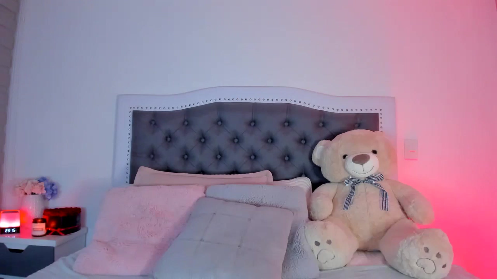 Gallery image thumbnail from SweetMar23's myfreecams stream on, 05/16/2024, 04:36 image 16 of 20