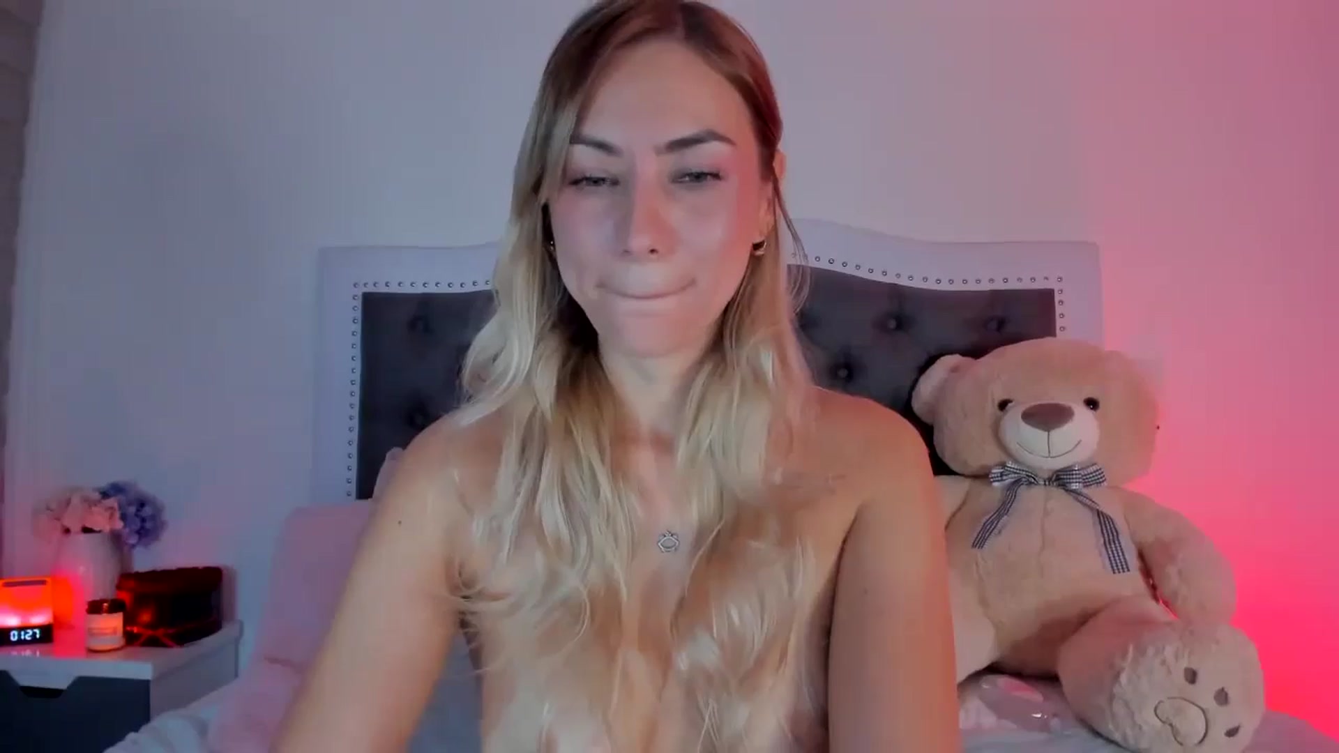 Gallery image thumbnail from SweetMar23's myfreecams stream on, 05/16/2024, 06:27 image 18 of 20