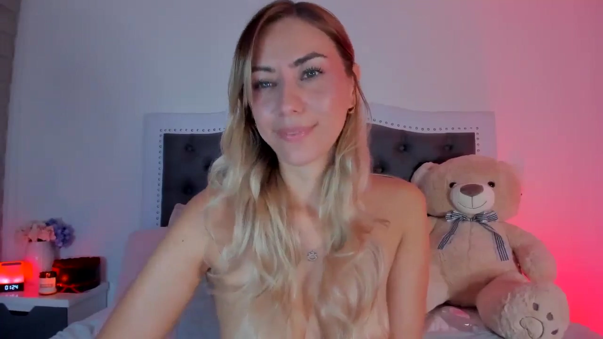 Gallery image thumbnail from SweetMar23's myfreecams stream on, 05/16/2024, 06:27 image 14 of 20