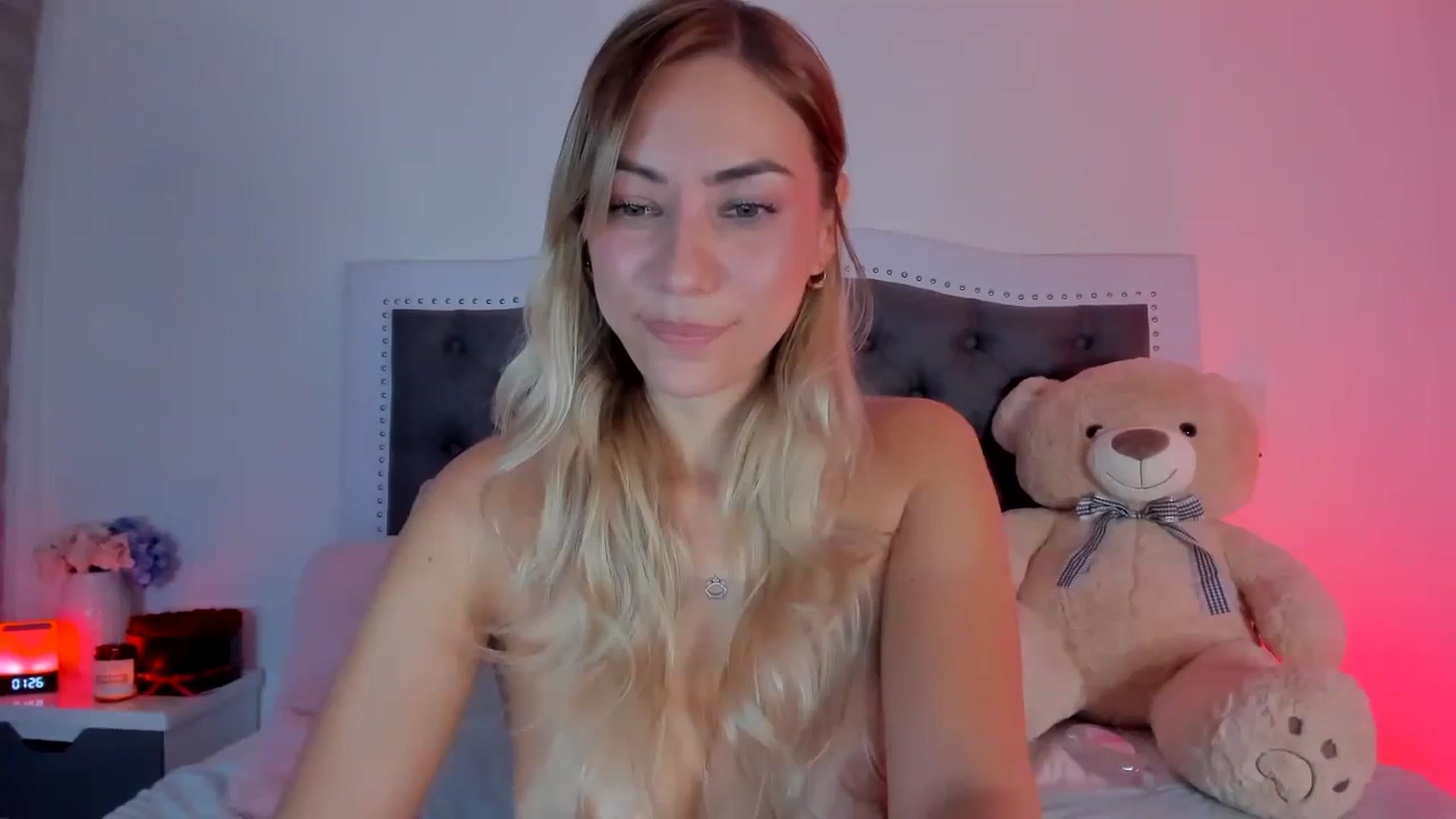 Gallery image thumbnail from SweetMar23's myfreecams stream on, 05/16/2024, 06:27 image 17 of 20