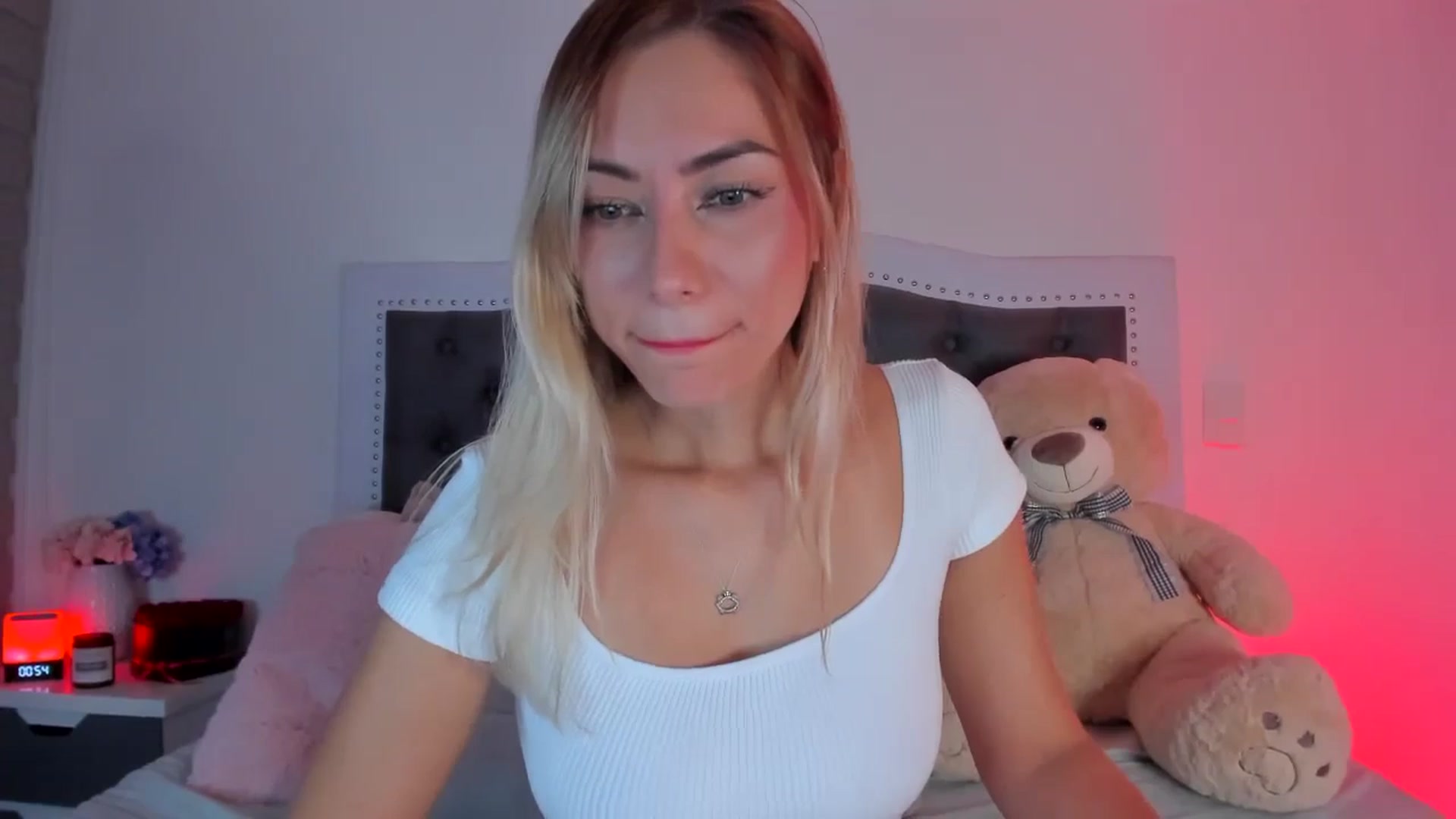 Gallery image thumbnail from SweetMar23's myfreecams stream on, 05/18/2024, 09:05 image 4 of 20
