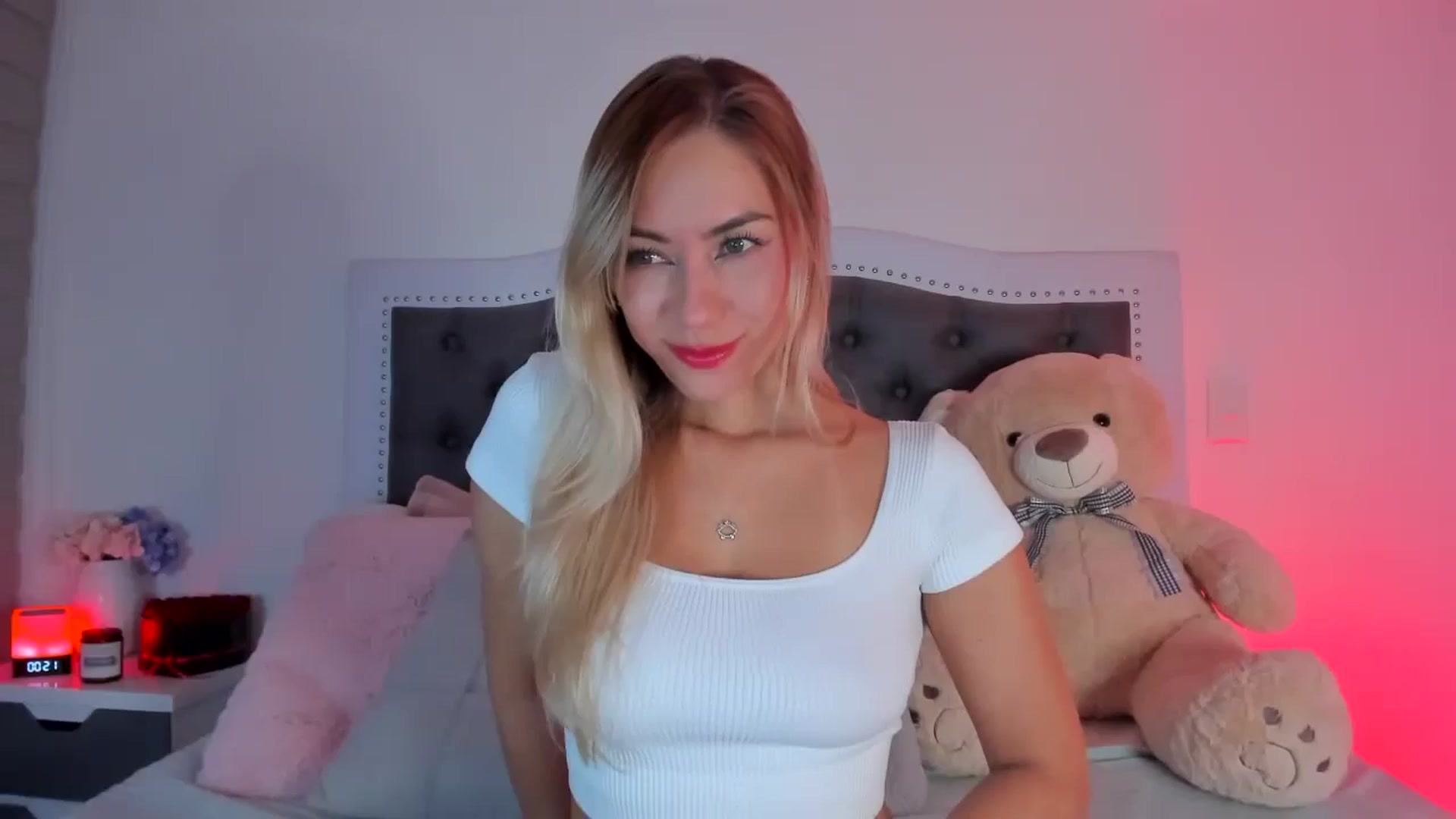 Gallery image thumbnail from SweetMar23's myfreecams stream on, 05/18/2024, 09:05 image 1 of 20