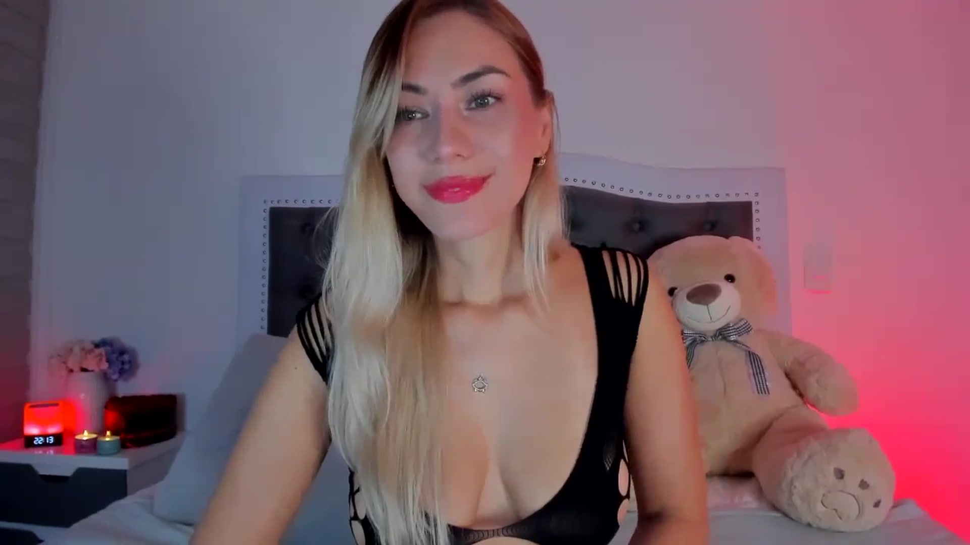 Gallery image thumbnail from SweetMar23's myfreecams stream on, 05/20/2024, 03:16 image 10 of 20