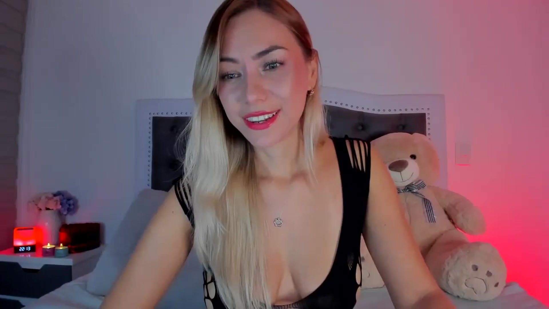Gallery image thumbnail from SweetMar23's myfreecams stream on, 05/20/2024, 03:16 image 8 of 20