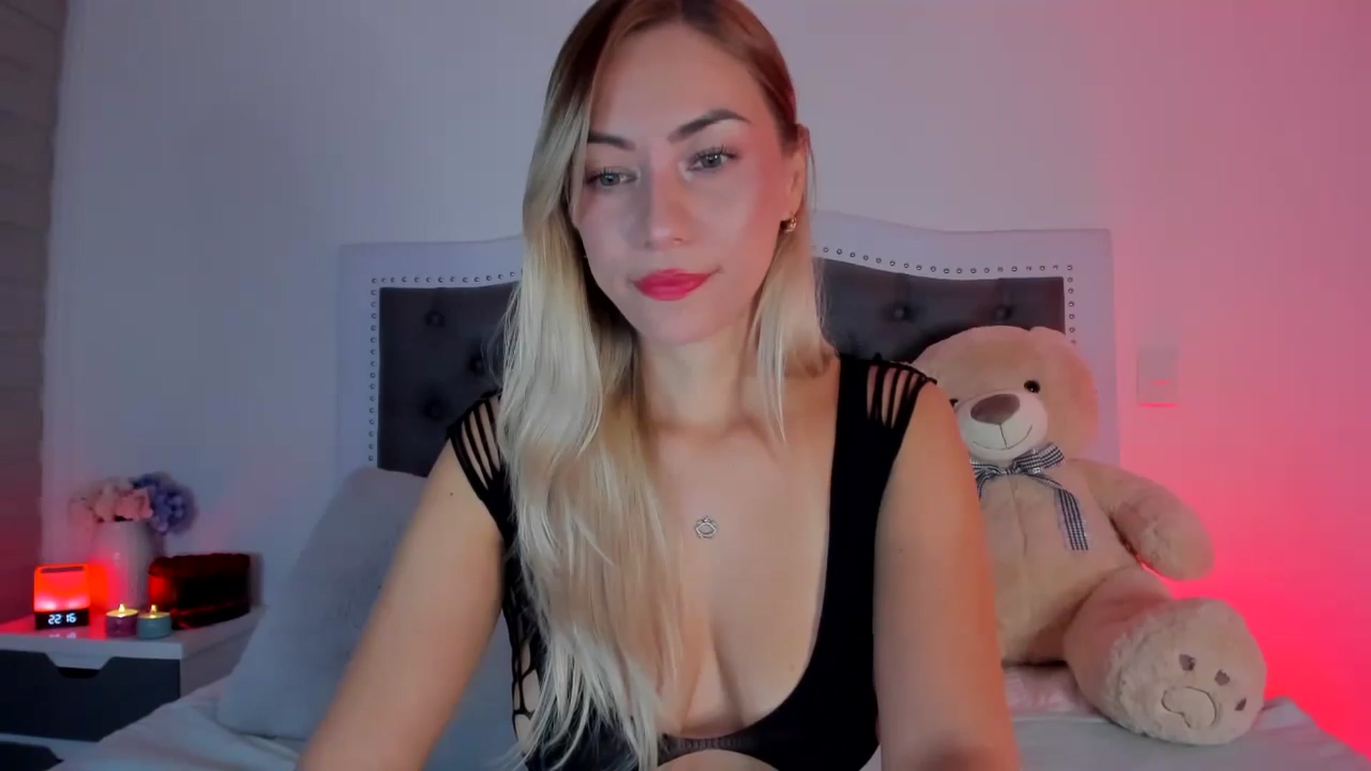 Gallery image thumbnail from SweetMar23's myfreecams stream on, 05/20/2024, 03:16 image 15 of 20
