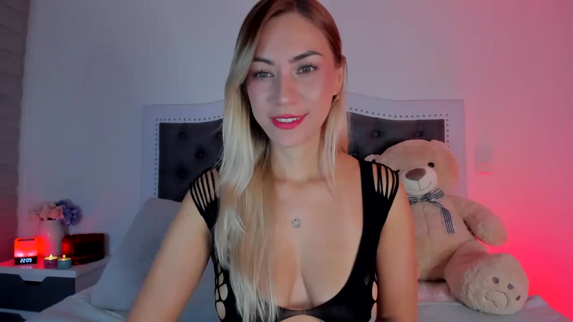 Gallery image thumbnail from SweetMar23's myfreecams stream on, 05/20/2024, 03:16 image 1 of 20