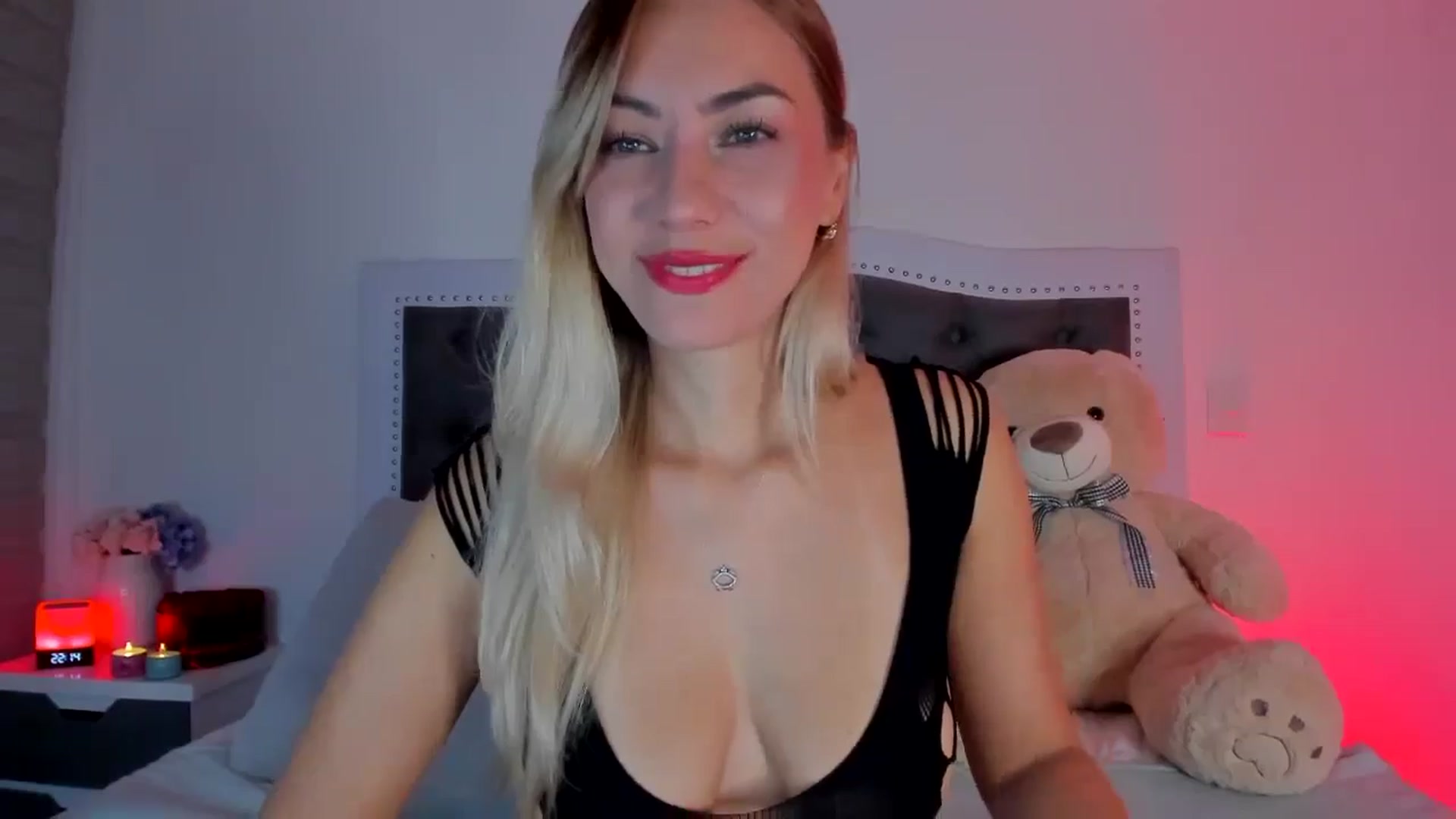 Gallery image thumbnail from SweetMar23's myfreecams stream on, 05/20/2024, 03:16 image 12 of 20