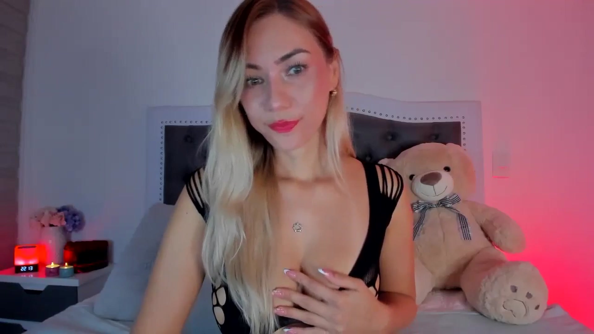 Gallery image thumbnail from SweetMar23's myfreecams stream on, 05/20/2024, 03:16 image 9 of 20