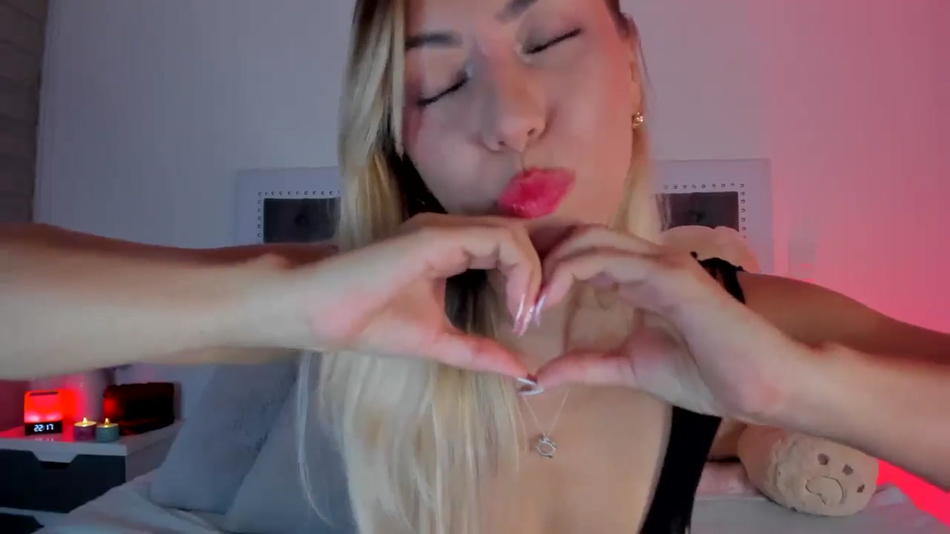 Gallery image thumbnail from SweetMar23's myfreecams stream on, 05/20/2024, 03:16 image 17 of 20