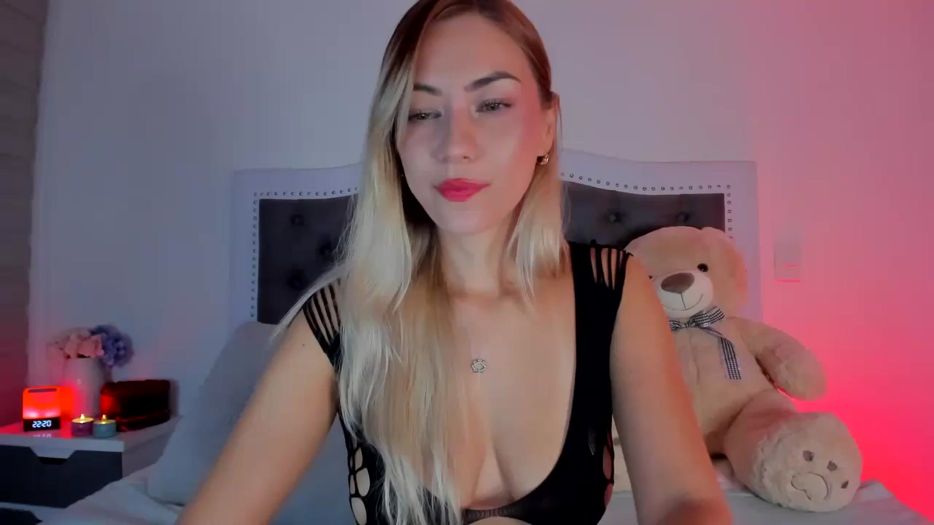 Gallery image thumbnail from SweetMar23's myfreecams stream on, 05/20/2024, 06:01 image 1 of 20