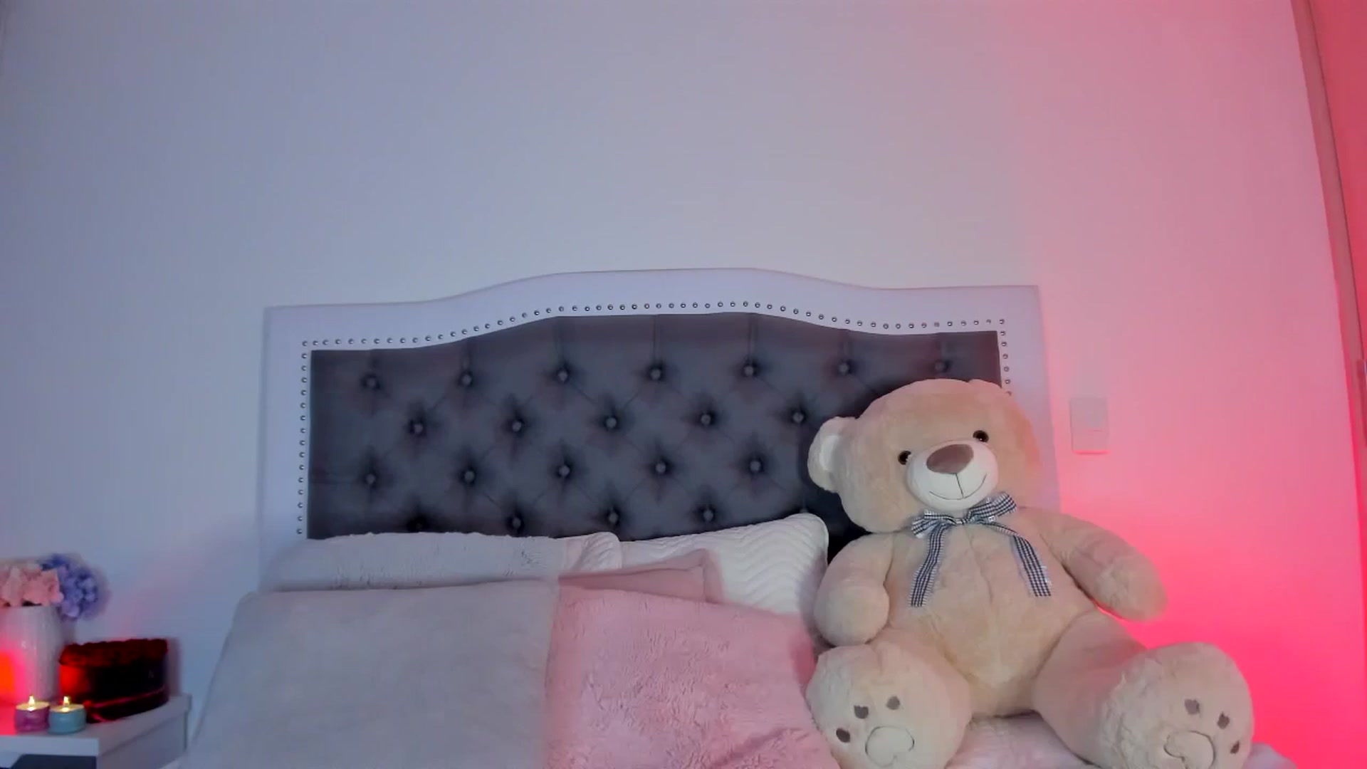Gallery image thumbnail from SweetMar23's myfreecams stream on, 05/20/2024, 06:01 image 14 of 20