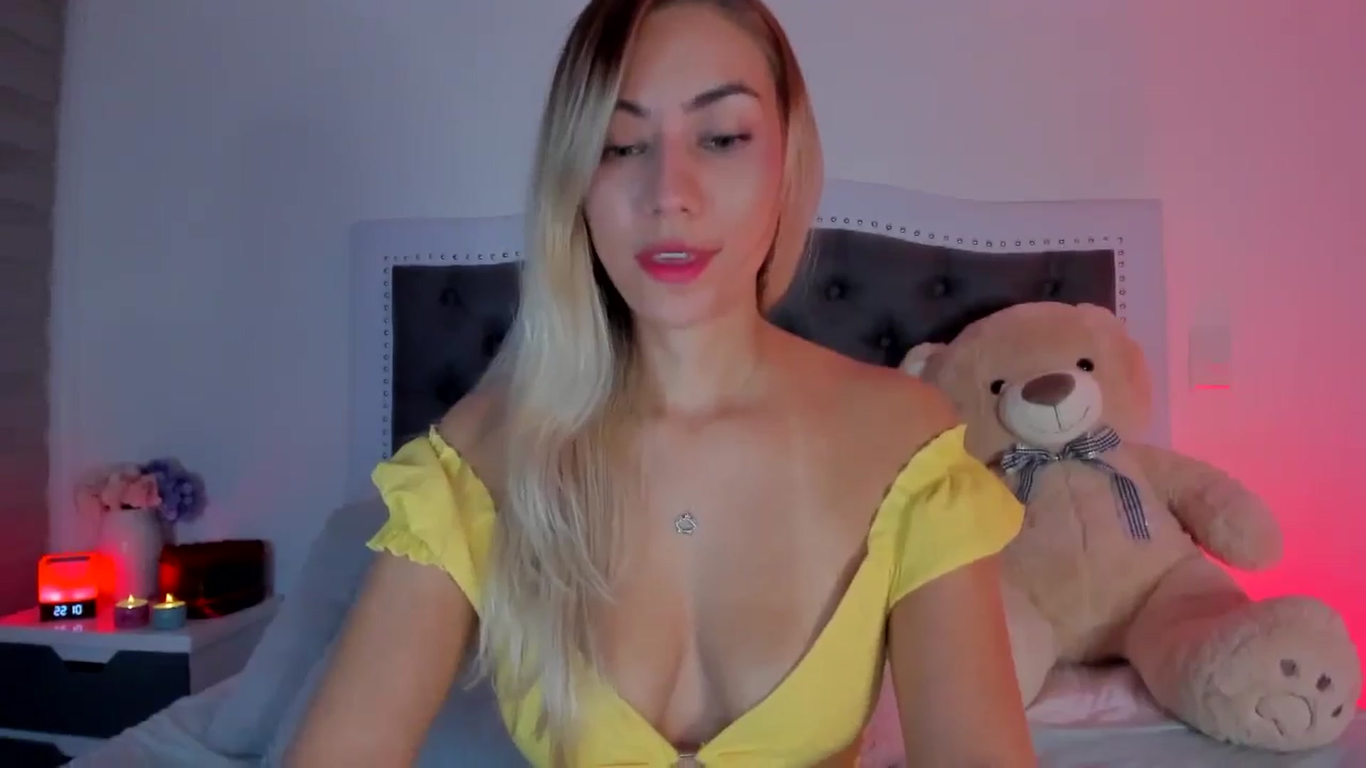 Gallery image thumbnail from SweetMar23's myfreecams stream on, 05/21/2024, 04:05 image 3 of 20