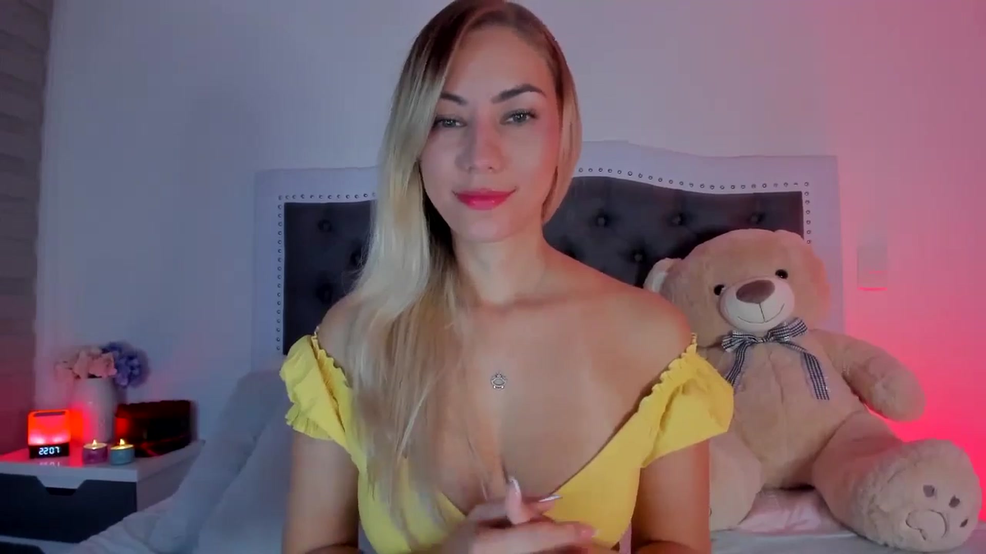 Gallery image thumbnail from SweetMar23's myfreecams stream on, 05/21/2024, 04:05 image 2 of 20