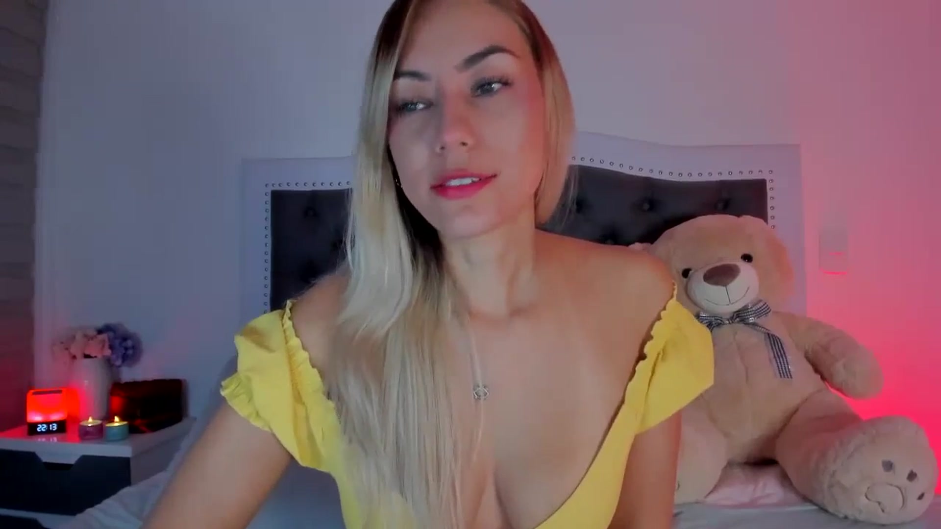 Gallery image thumbnail from SweetMar23's myfreecams stream on, 05/21/2024, 04:05 image 4 of 20