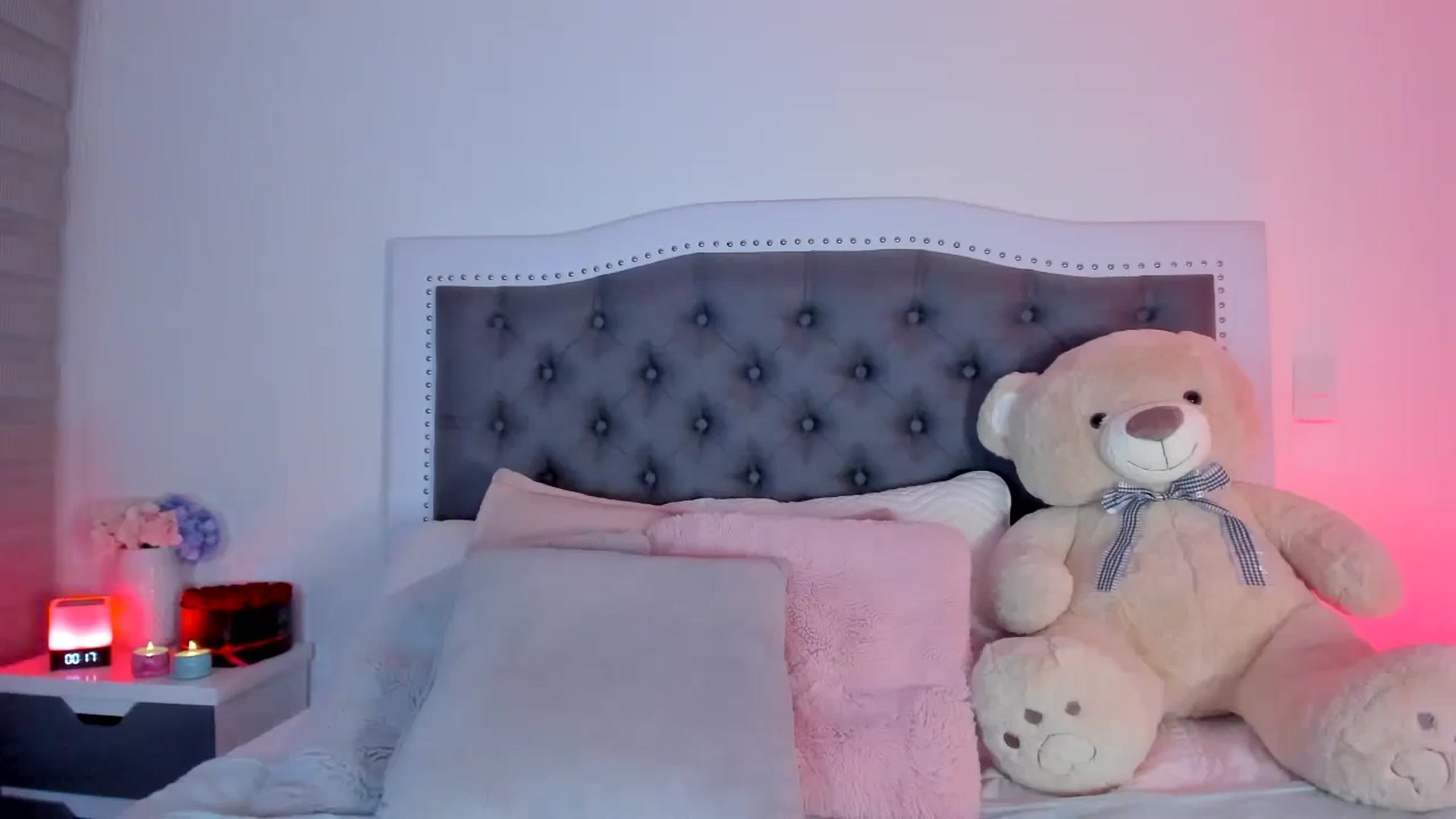 Gallery image thumbnail from SweetMar23's myfreecams stream on, 05/21/2024, 05:47 image 3 of 20