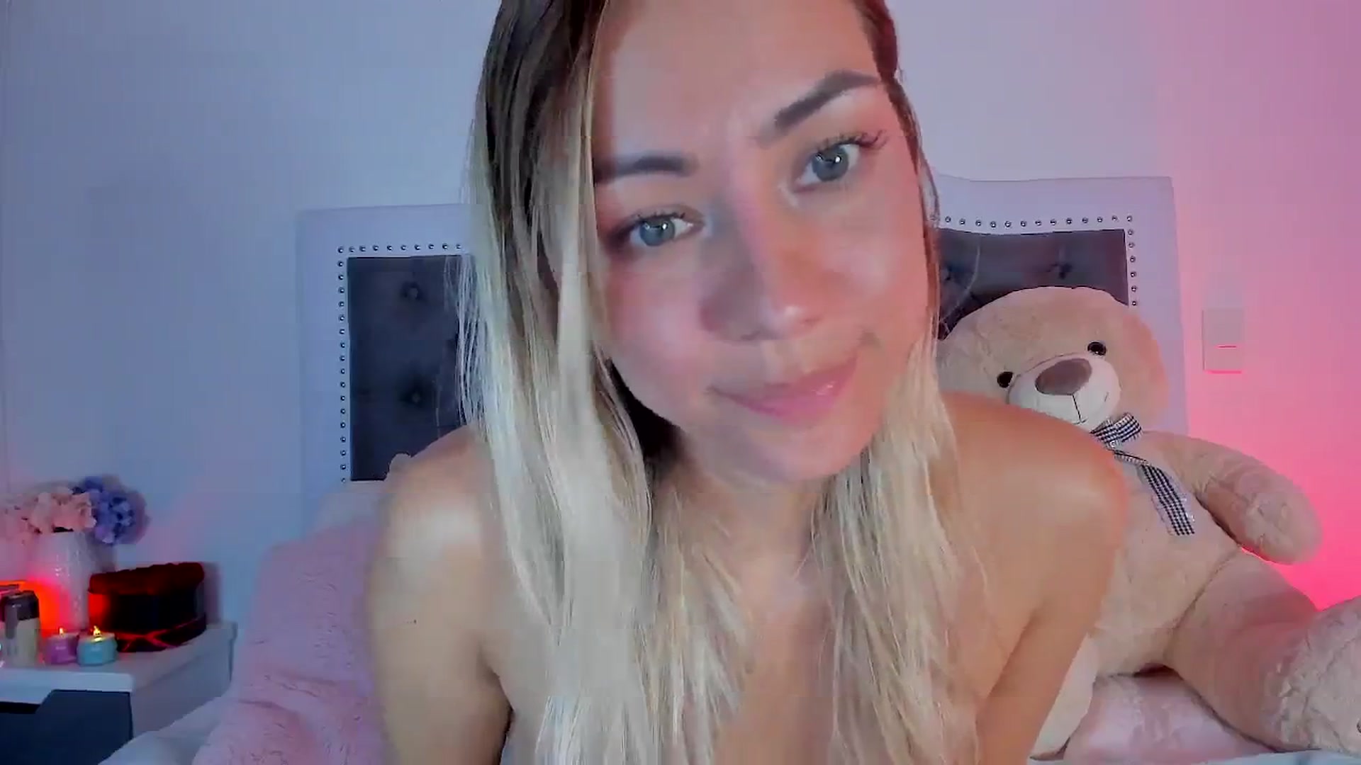 Gallery image thumbnail from SweetMar23's myfreecams stream on, 05/24/2024, 06:57 image 18 of 20