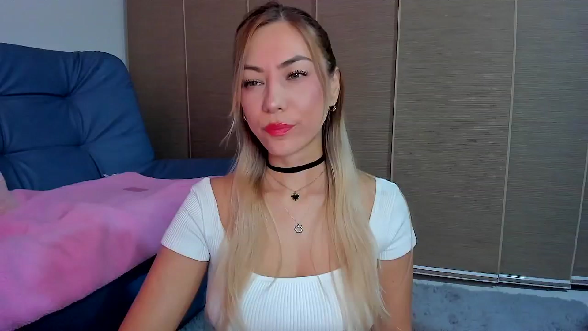 Gallery image thumbnail from SweetMar23's myfreecams stream on, 05/31/2024, 06:15 image 1 of 20