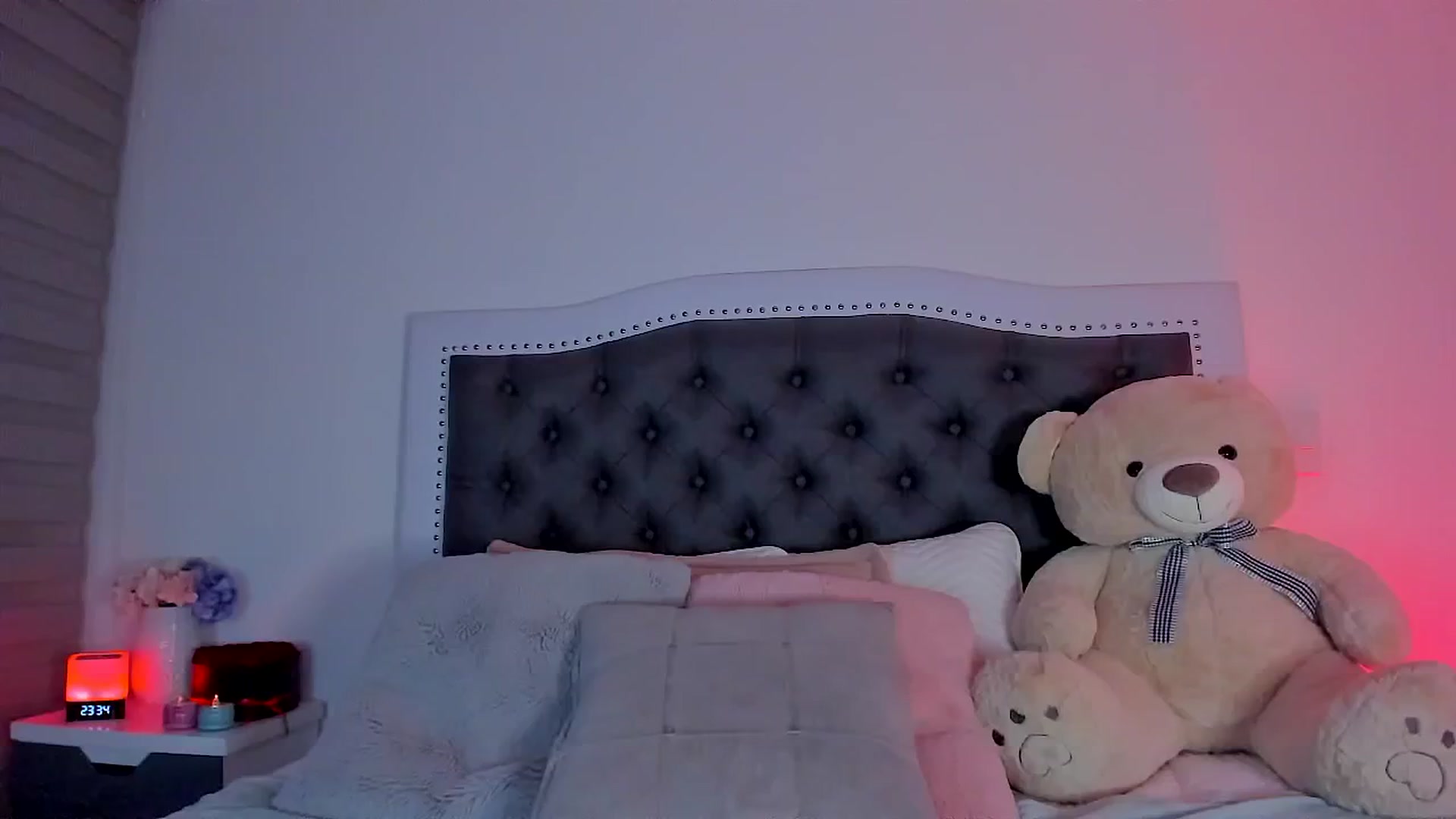 Gallery image thumbnail from SweetMar23's myfreecams stream on, 06/05/2024, 05:51 image 8 of 20