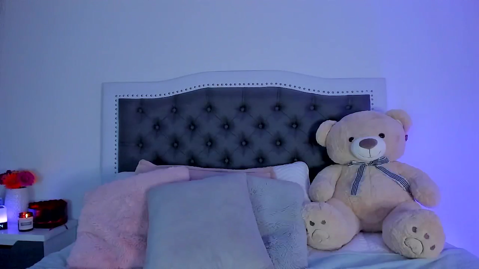 Gallery image thumbnail from SweetMar23's myfreecams stream on, 06/13/2024, 07:53 image 13 of 20