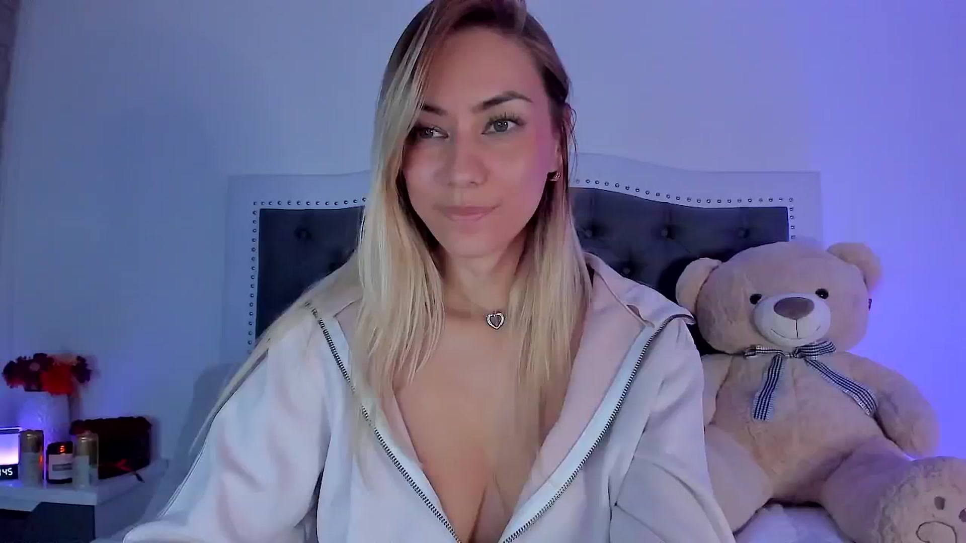 Gallery image thumbnail from SweetMar23's myfreecams stream on, 06/17/2024, 08:45 image 17 of 20