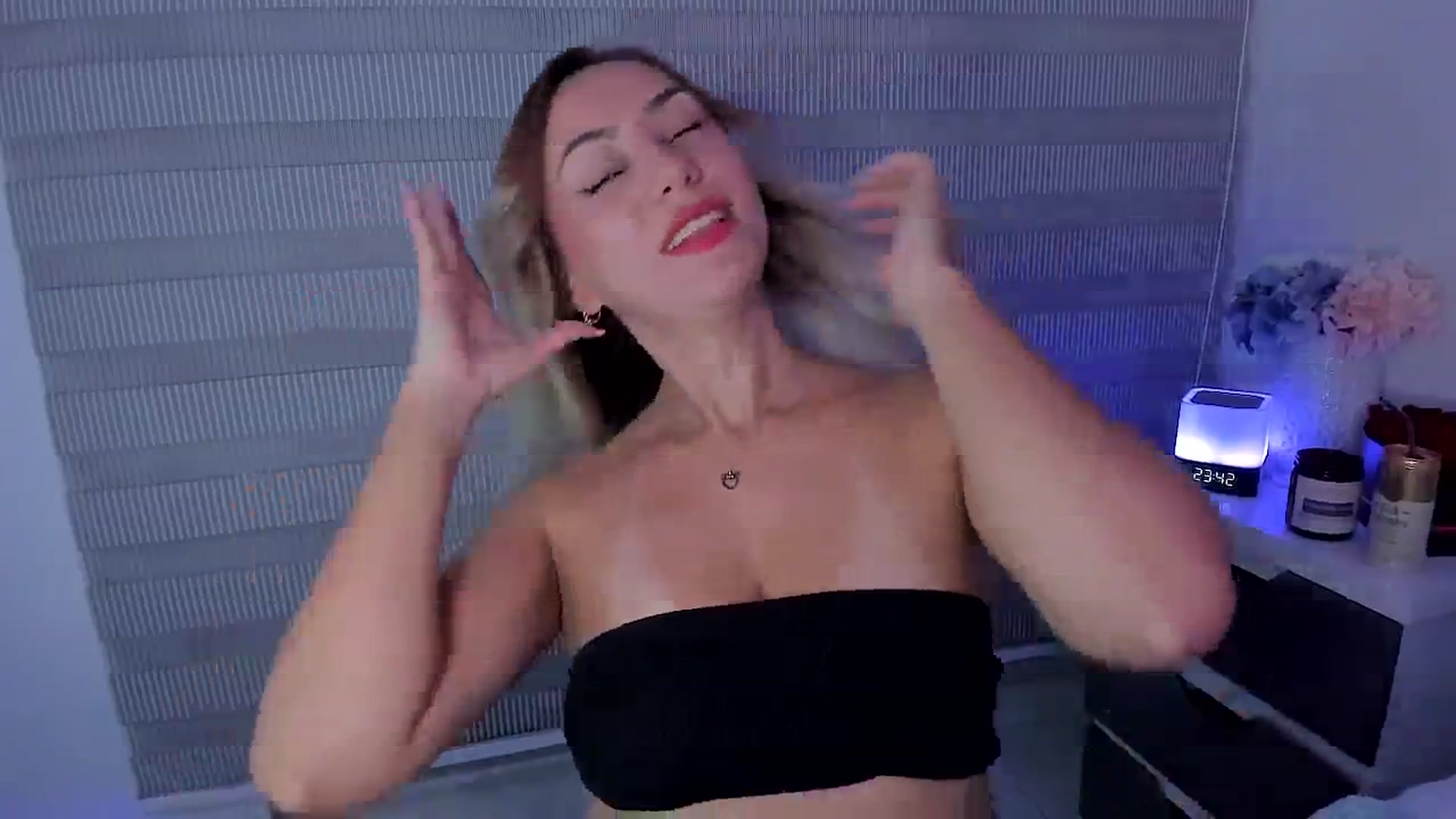 Gallery image thumbnail from SweetMar23's myfreecams stream on, 07/29/2024, 05:14 image 10 of 20